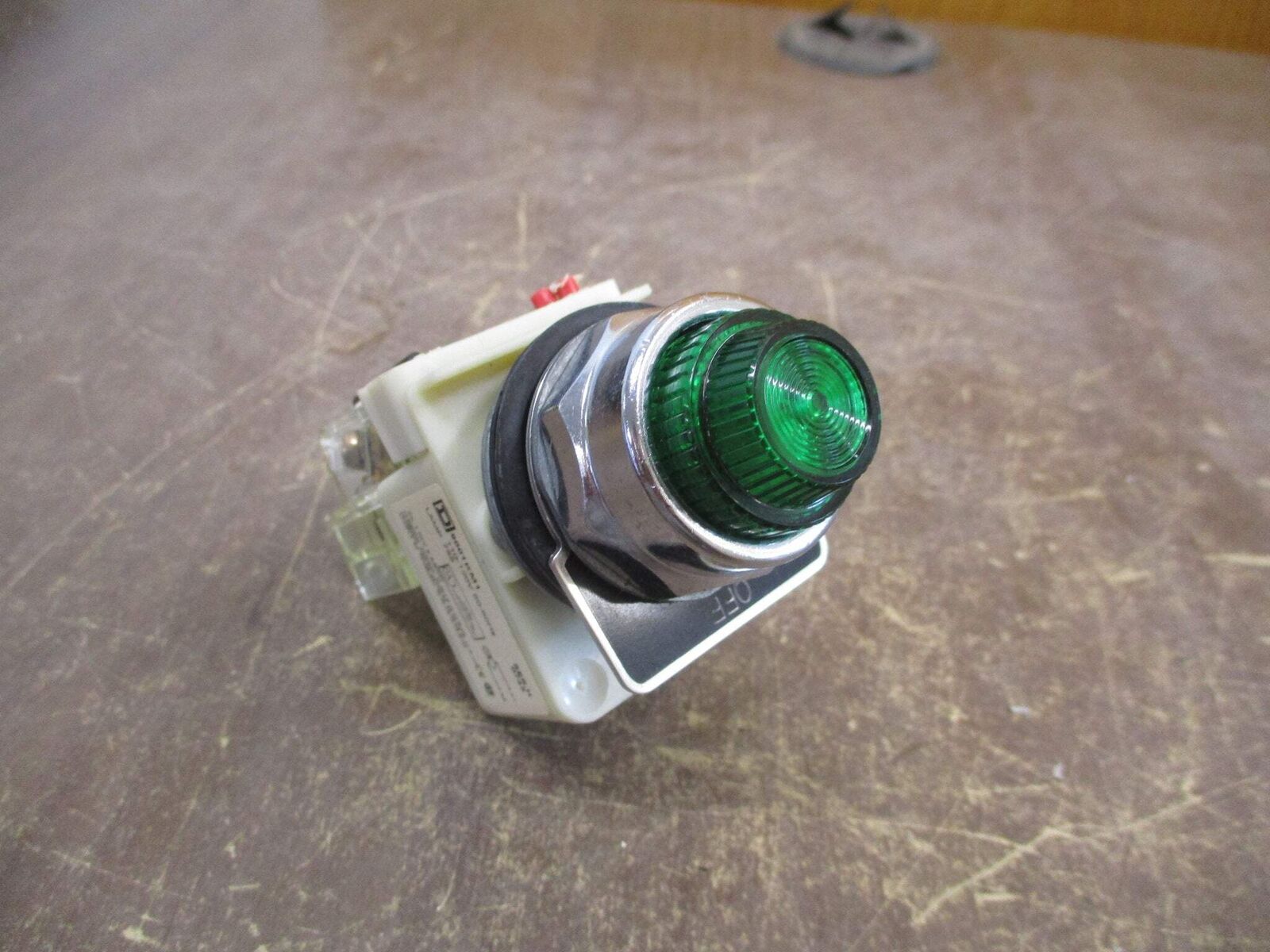 Square D Illuminated Push Button 9001 KM1 Ser. H 110-120V 50-60Hz Green Used.