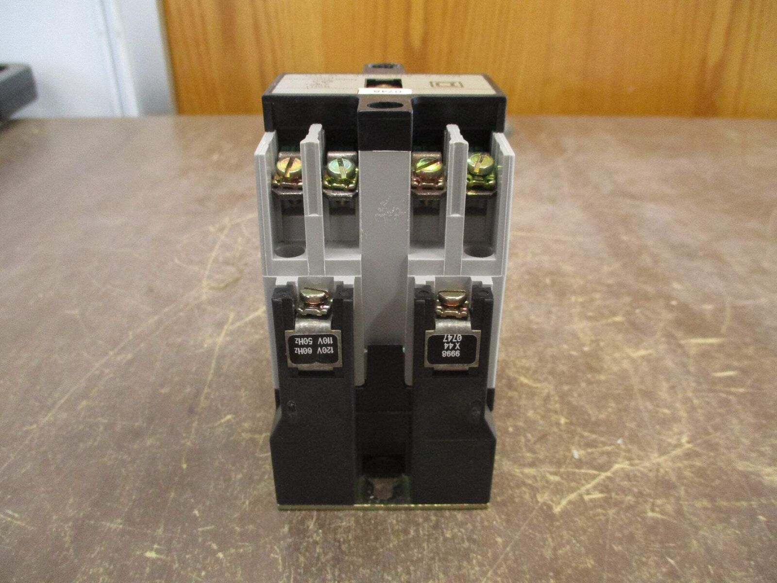 Square Type X Relay 8501X040 Ser. A 120V Coil 20A Used