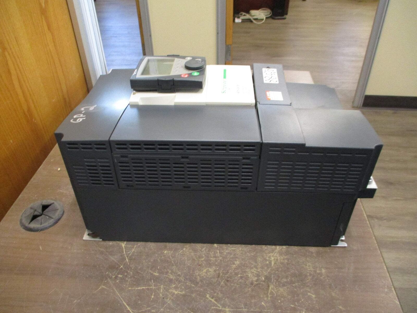 Schneider Electric Altivar 61 AC Drive ATV61HD15N4 20HP 3Ph *Broken Cover*