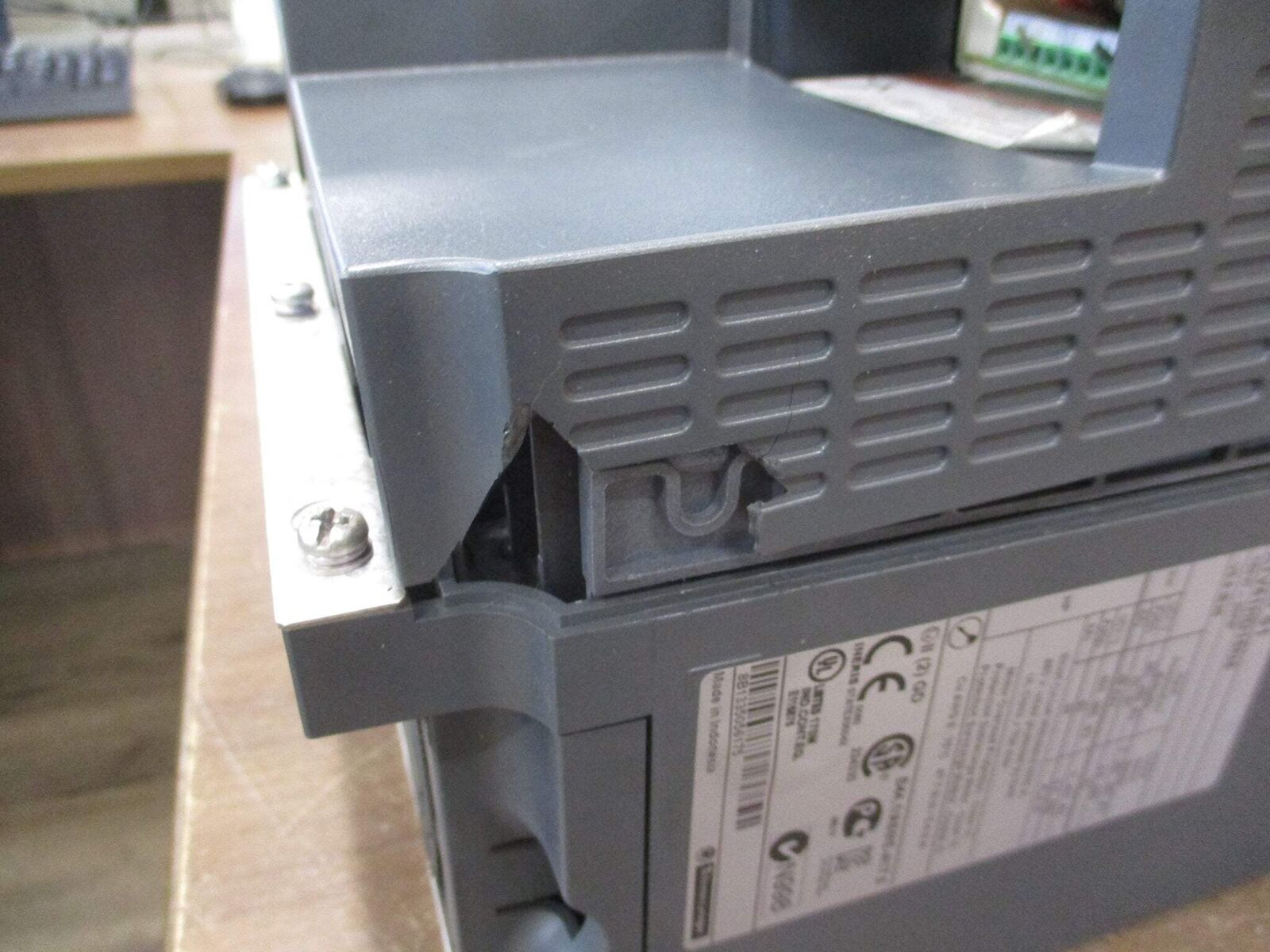 Schneider Electric Altivar 61 AC Drive ATV61HD15N4 20HP 3Ph *Broken Cover*