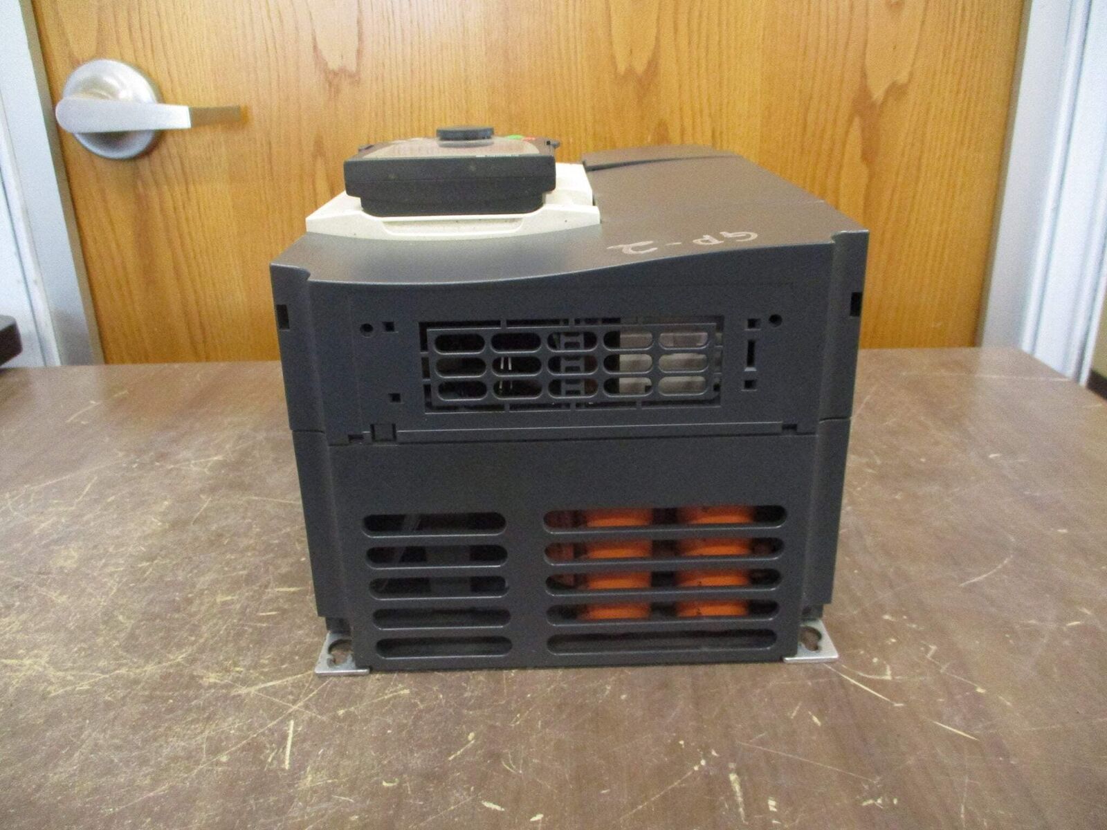 Schneider Electric Altivar 61 AC Drive ATV61HD15N4 20HP 3Ph *Broken Cover*
