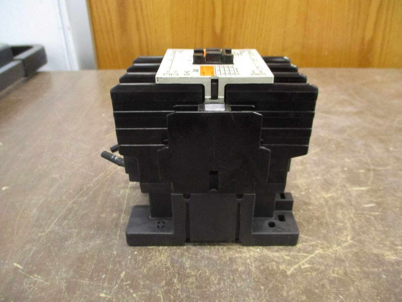 Fuji Electric Contactor SC-N3 Z408 200-230V Coil *Missing (6) Terminal Screws*