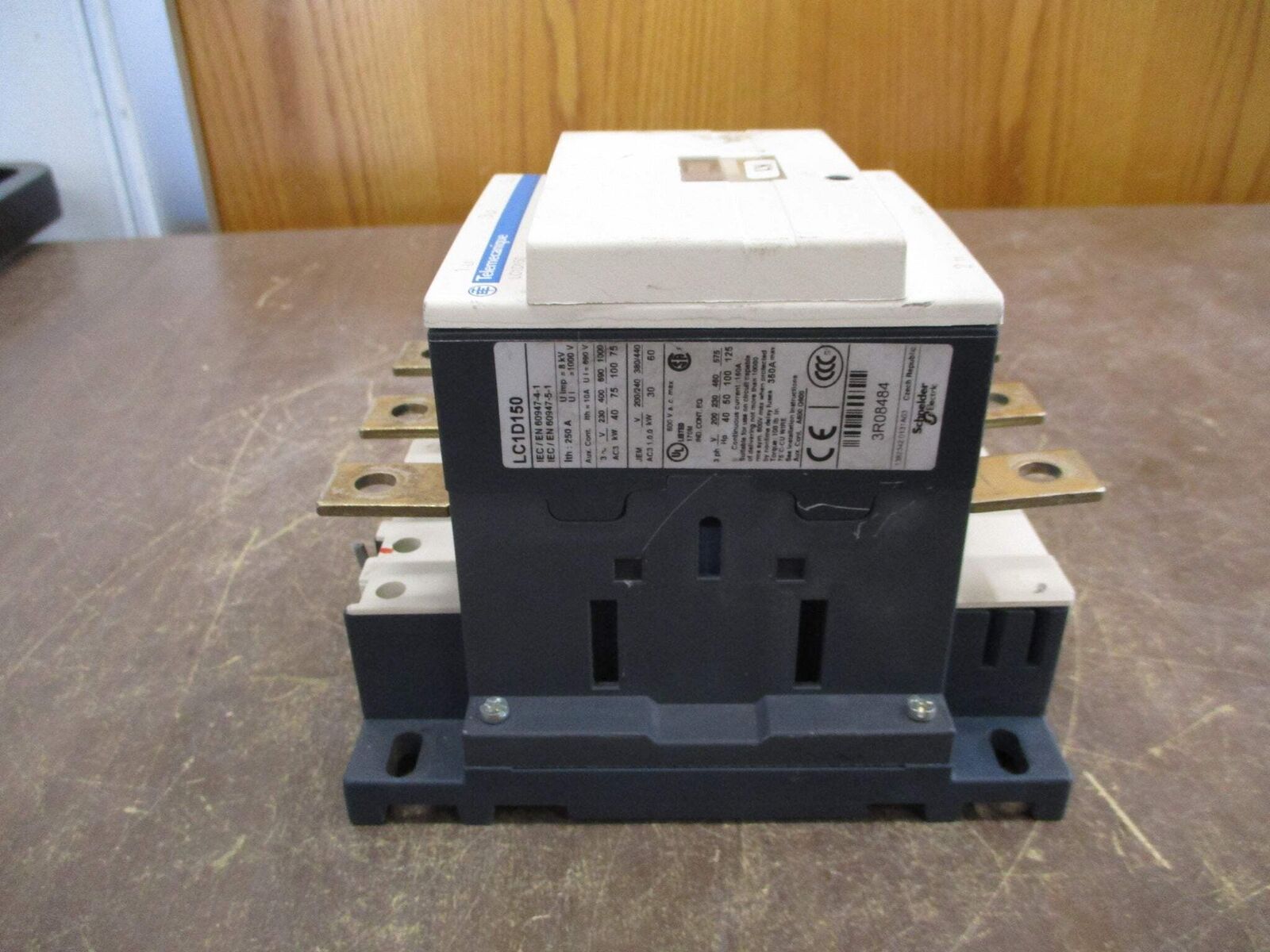 Telemecanique Contactor LC1D150 120V Coil 160A 600V (1) Aux Contact w/ Cover