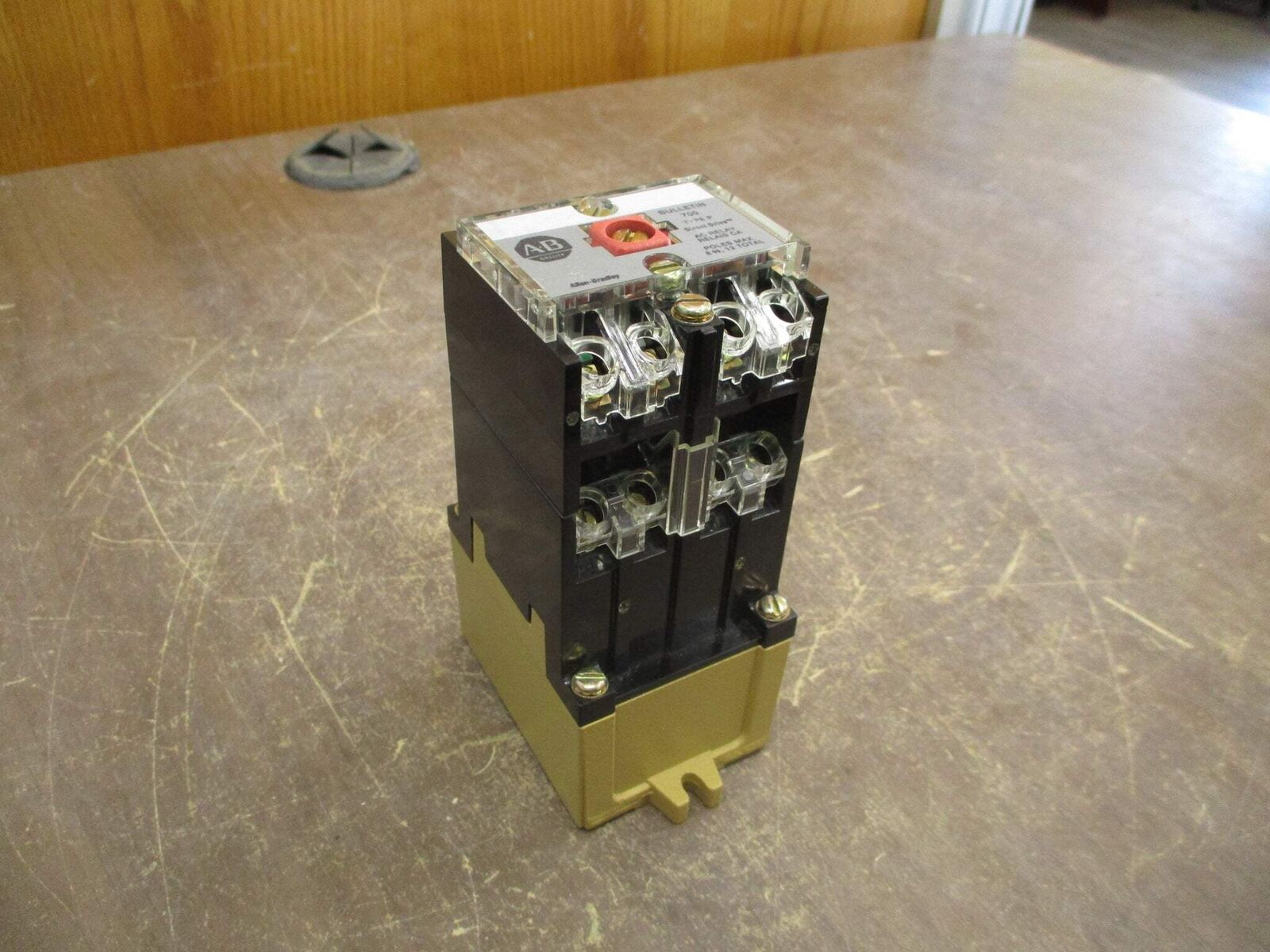 Allen-Bradley Type P Control Relay 700-P800A1 Ser. D 115-120V Coil New Surplus