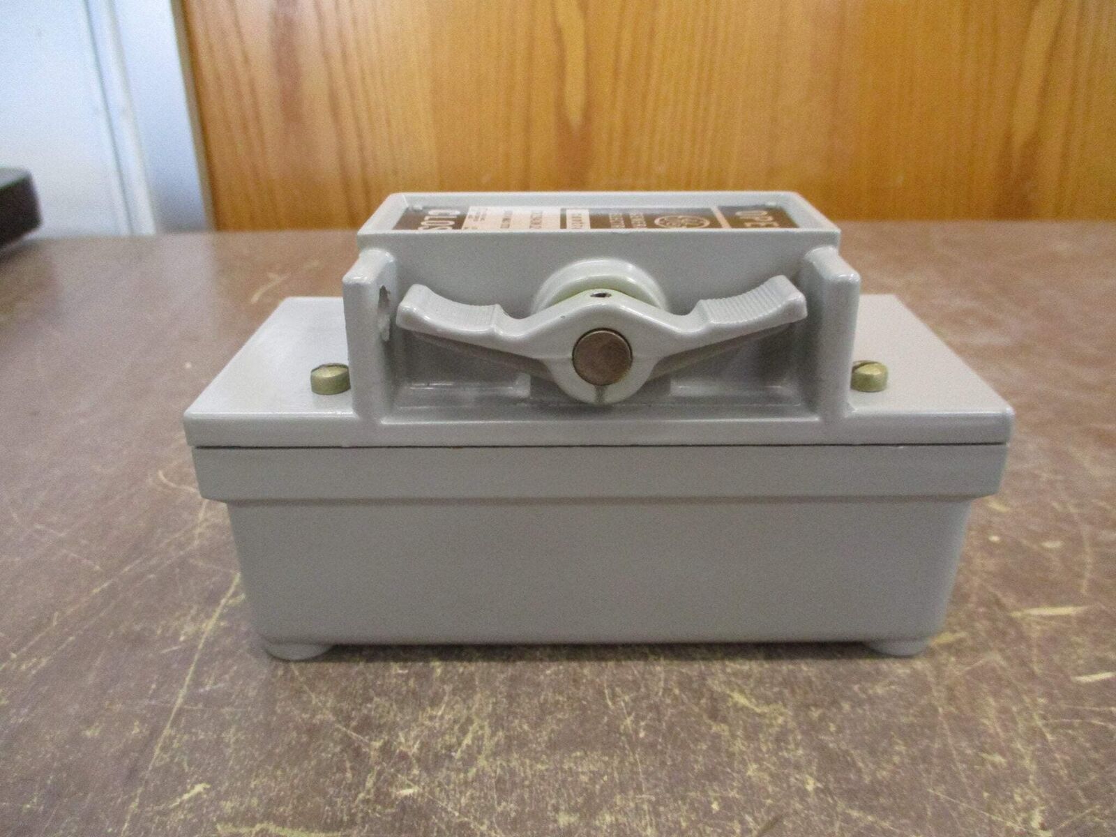 GE Open-Close Pushbutton Station CR2943NJ202H 600V New Surplus