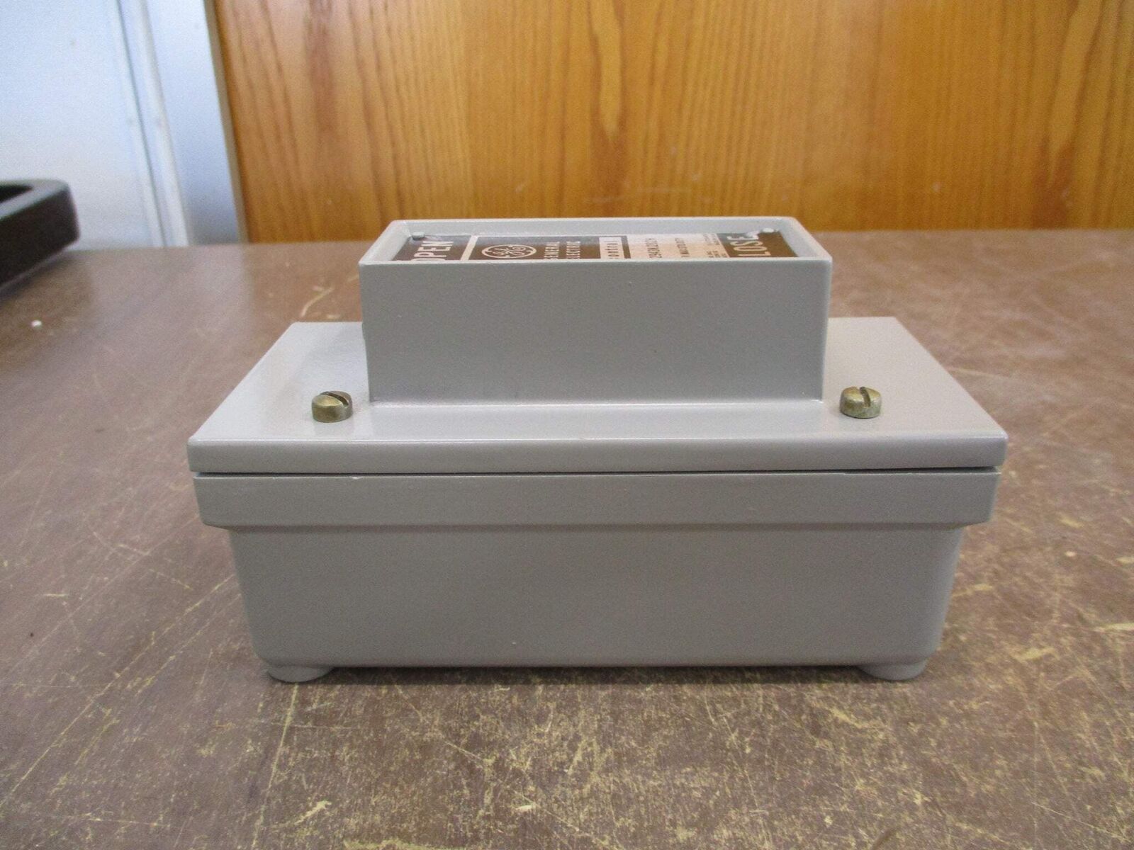 GE Open-Close Pushbutton Station CR2943NJ202H 600V New Surplus