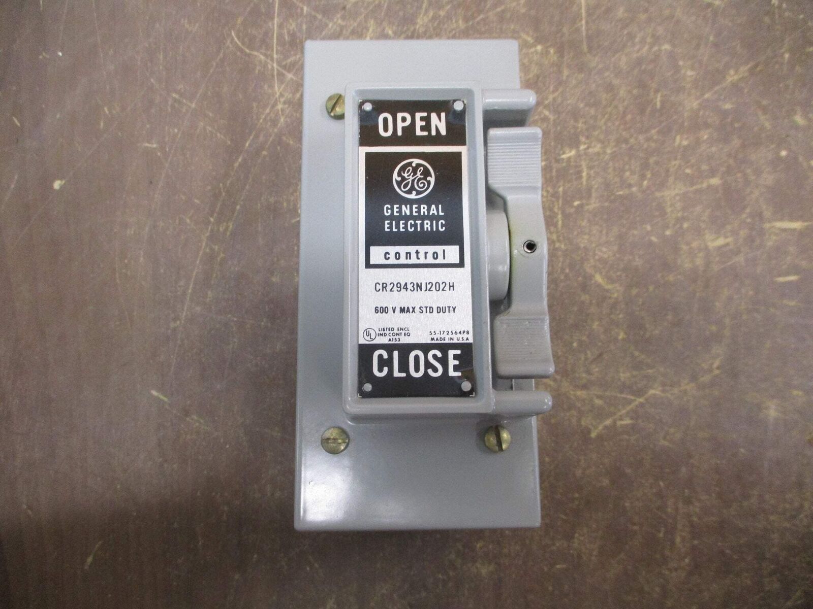 GE Open-Close Pushbutton Station CR2943NJ202H 600V New Surplus