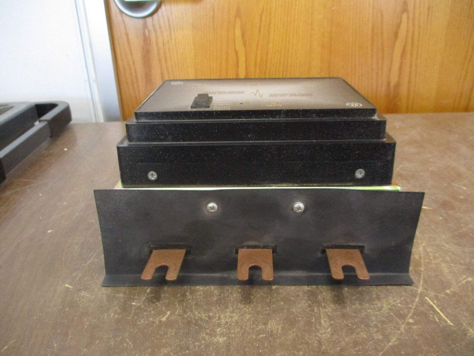 GE Surge Suppressor TME120Y100ASNC 120/208V 3Ph 50/60Hz Used