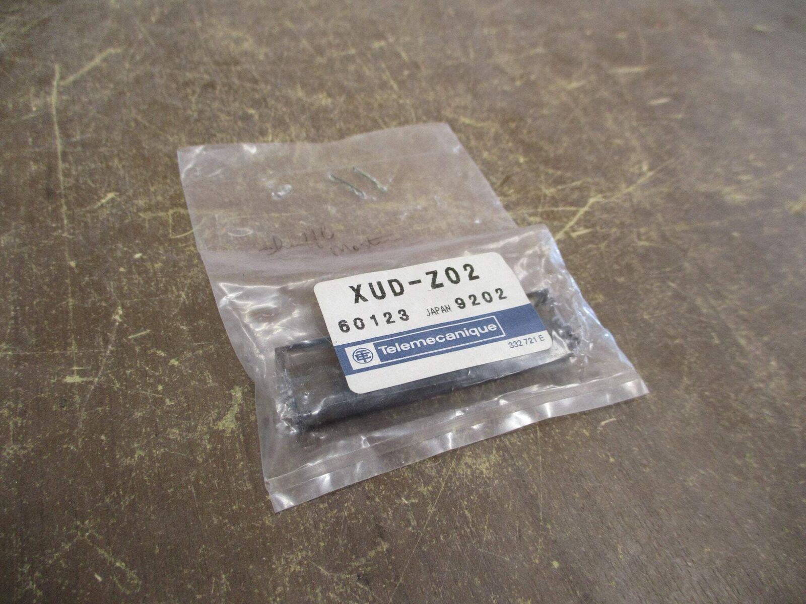 Telemecanique Photoelectric Sensor Cover XUD-Z02 New Surplus