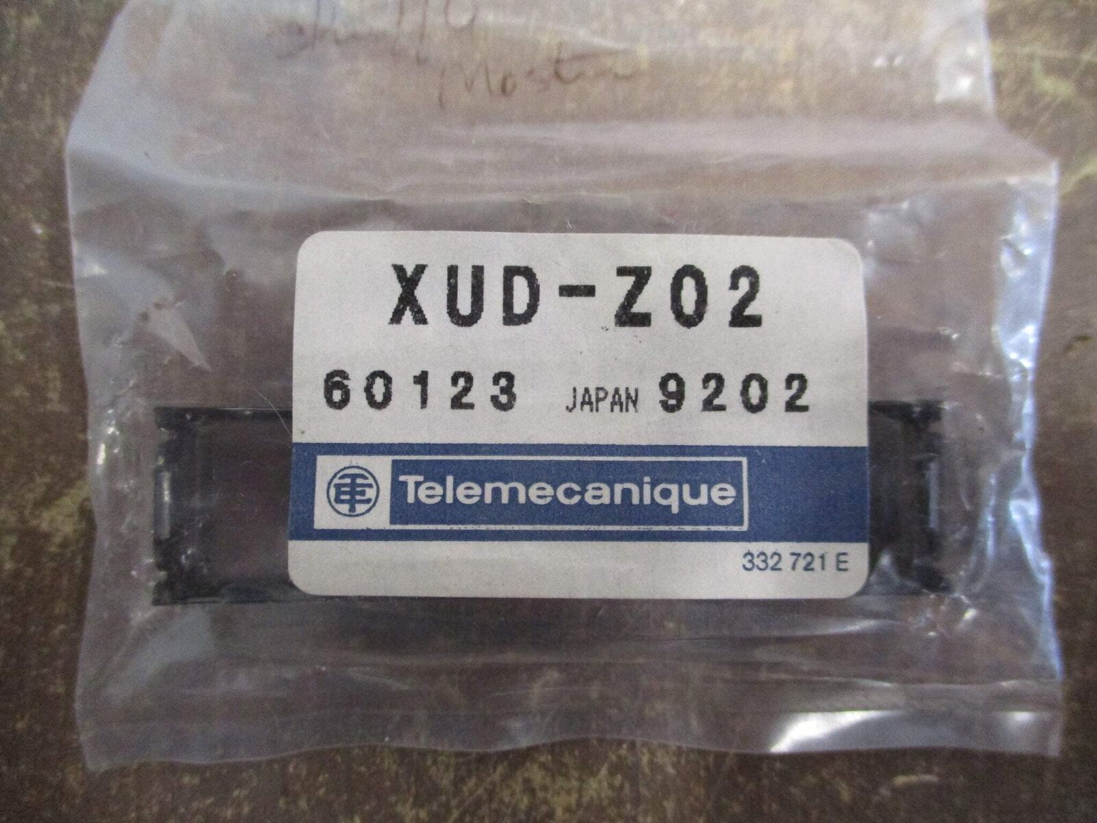 Telemecanique Photoelectric Sensor Cover XUD-Z02 New Surplus