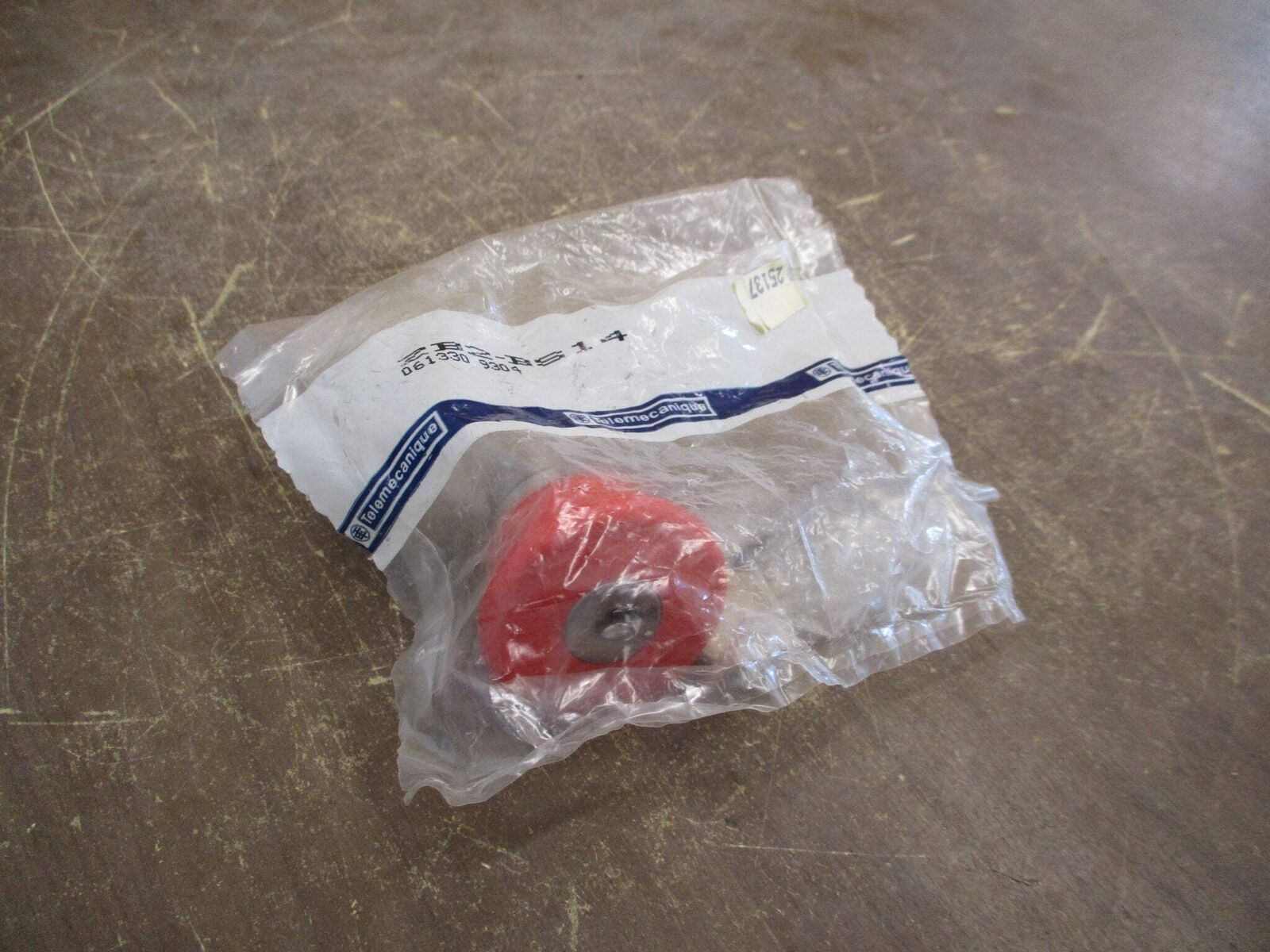 Telemecanique Key Switch Head ZB2-BS14 New Surplus