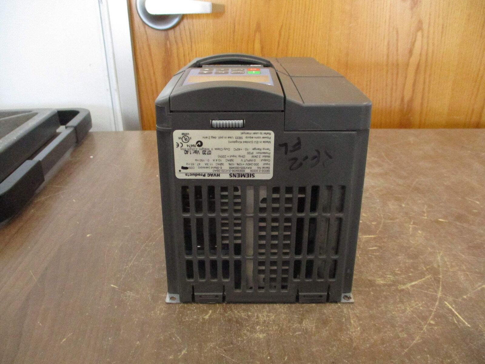 Siemens SED2-2.2/22X AC Drive 6SE6436-2UC22-2BA0 3HP 3Ph w/ Keypad Used