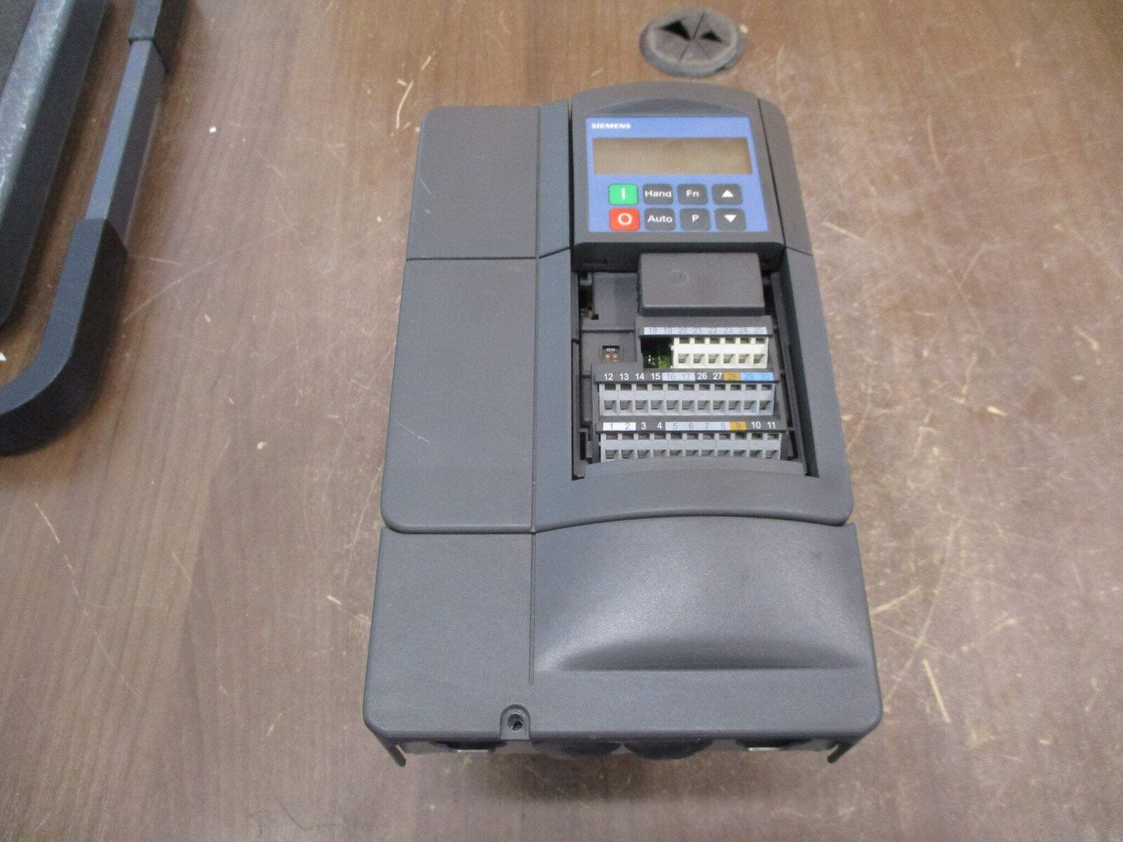 Siemens SED2-2.2/22X AC Drive 6SE6436-2UC22-2BA0 3HP 3Ph w/ Keypad Used