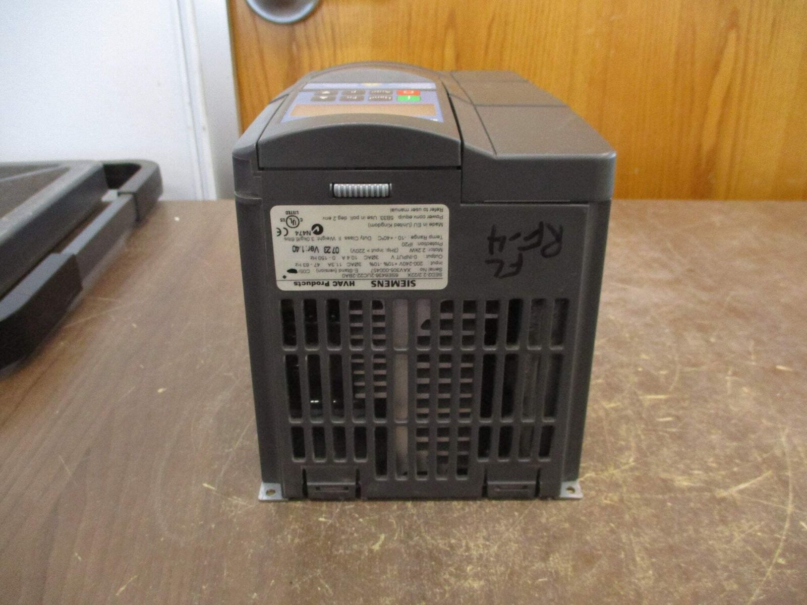 Siemens SED2-2.2/22X AC Drive 6SE6436-2UC22-2BA0 3HP 3Ph w/ Keypad Used