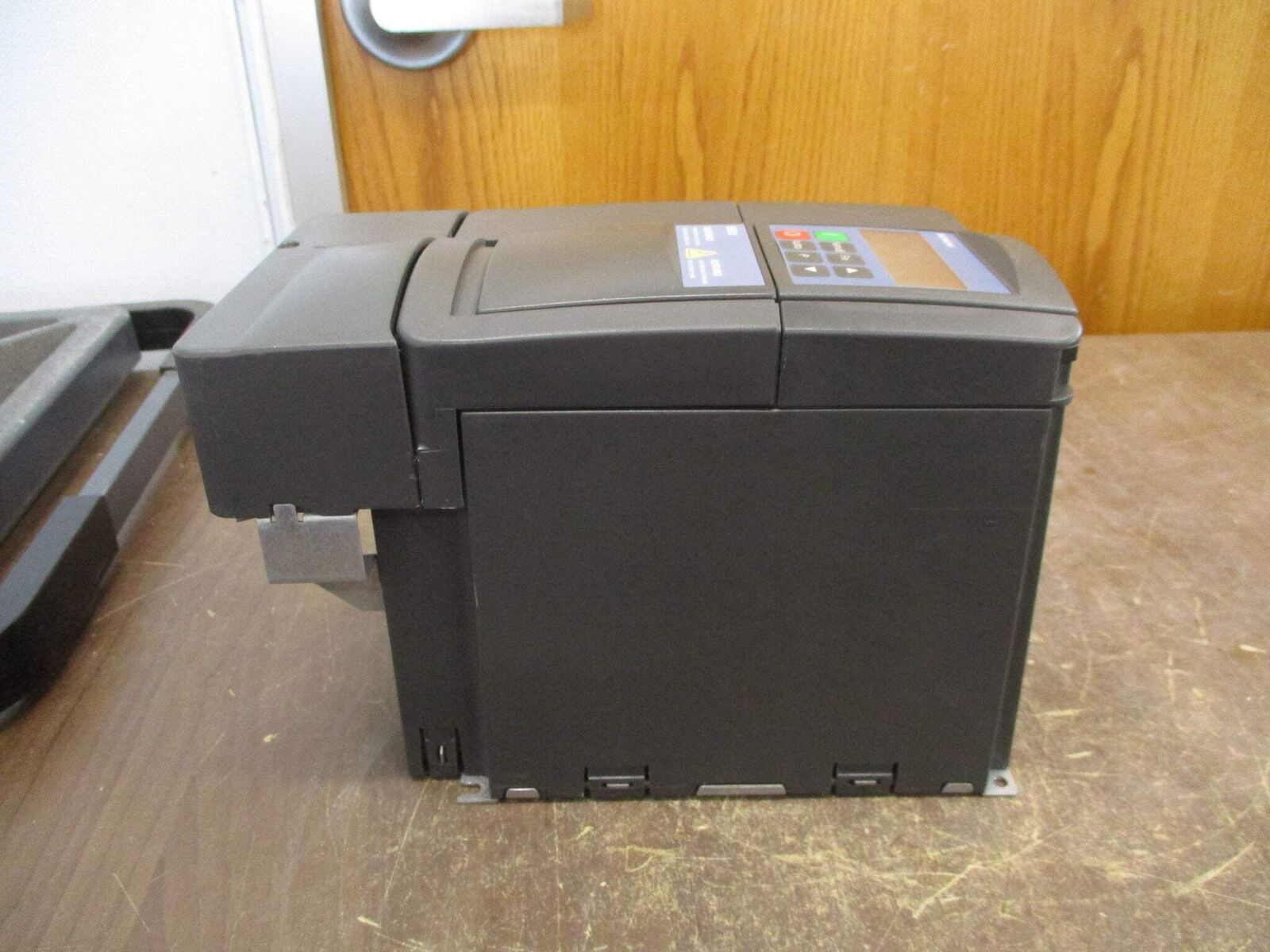 Siemens SED2-2.2/22X AC Drive 6SE6436-2UC22-2BA0 3HP 3Ph w/ Keypad Used