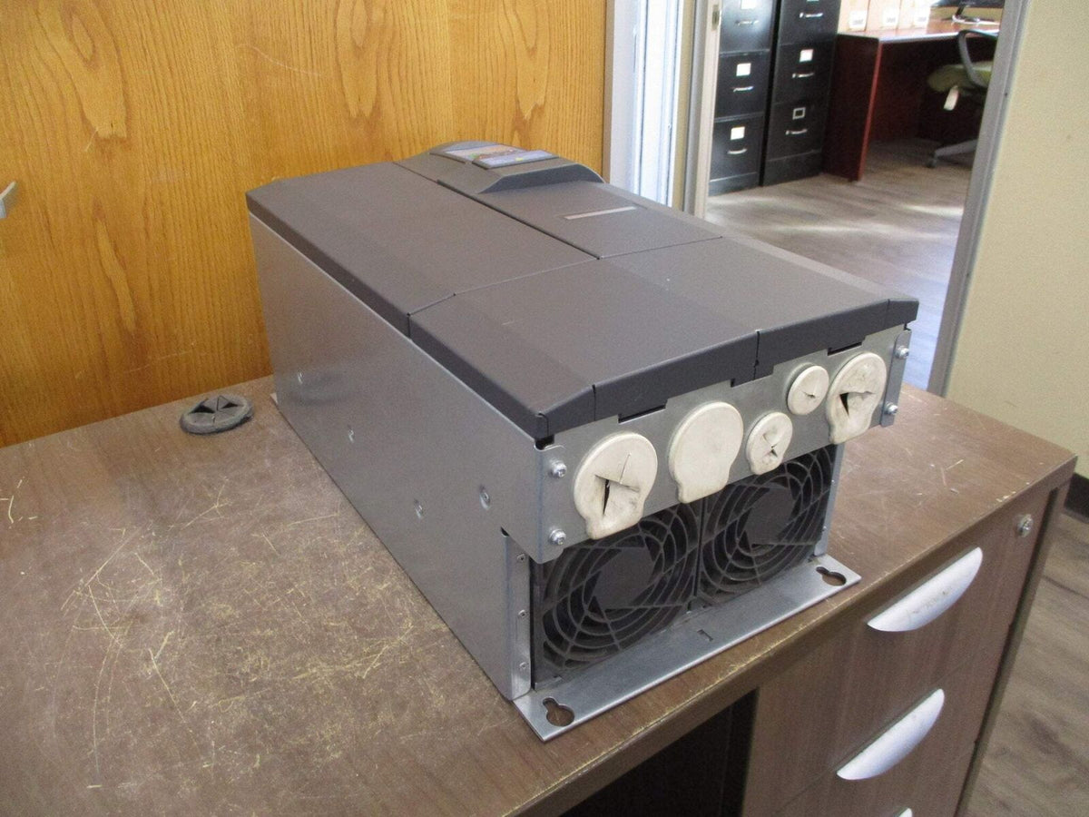 Siemens SED2-15/22X AC Drive 6SE6436-2UC31-5DA0 20HP 3Ph w/ Keypad Used