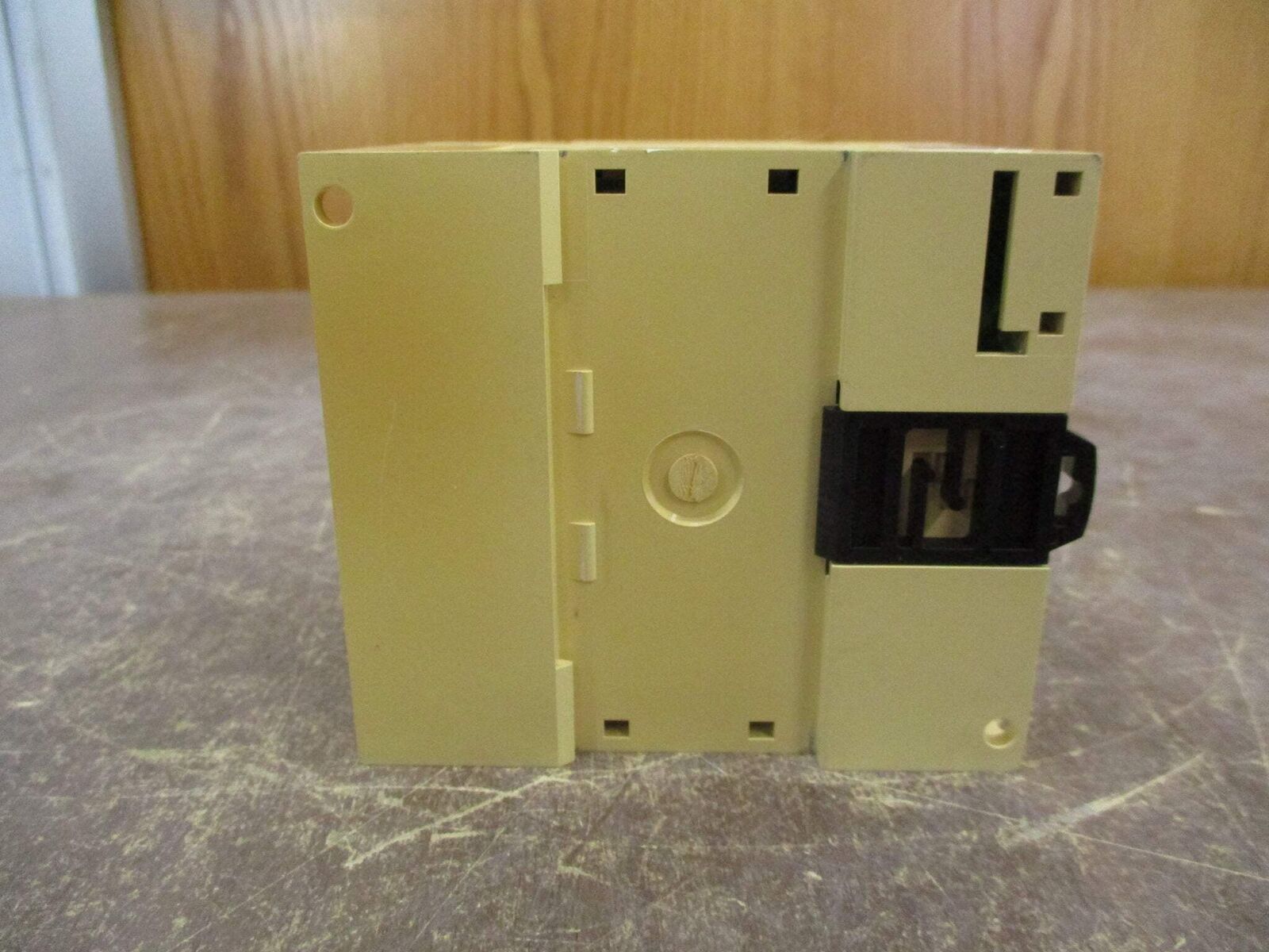 Telemecanique Twido Base Unit TWDLCAA10DRF 6 in DC 4 out Relay Used