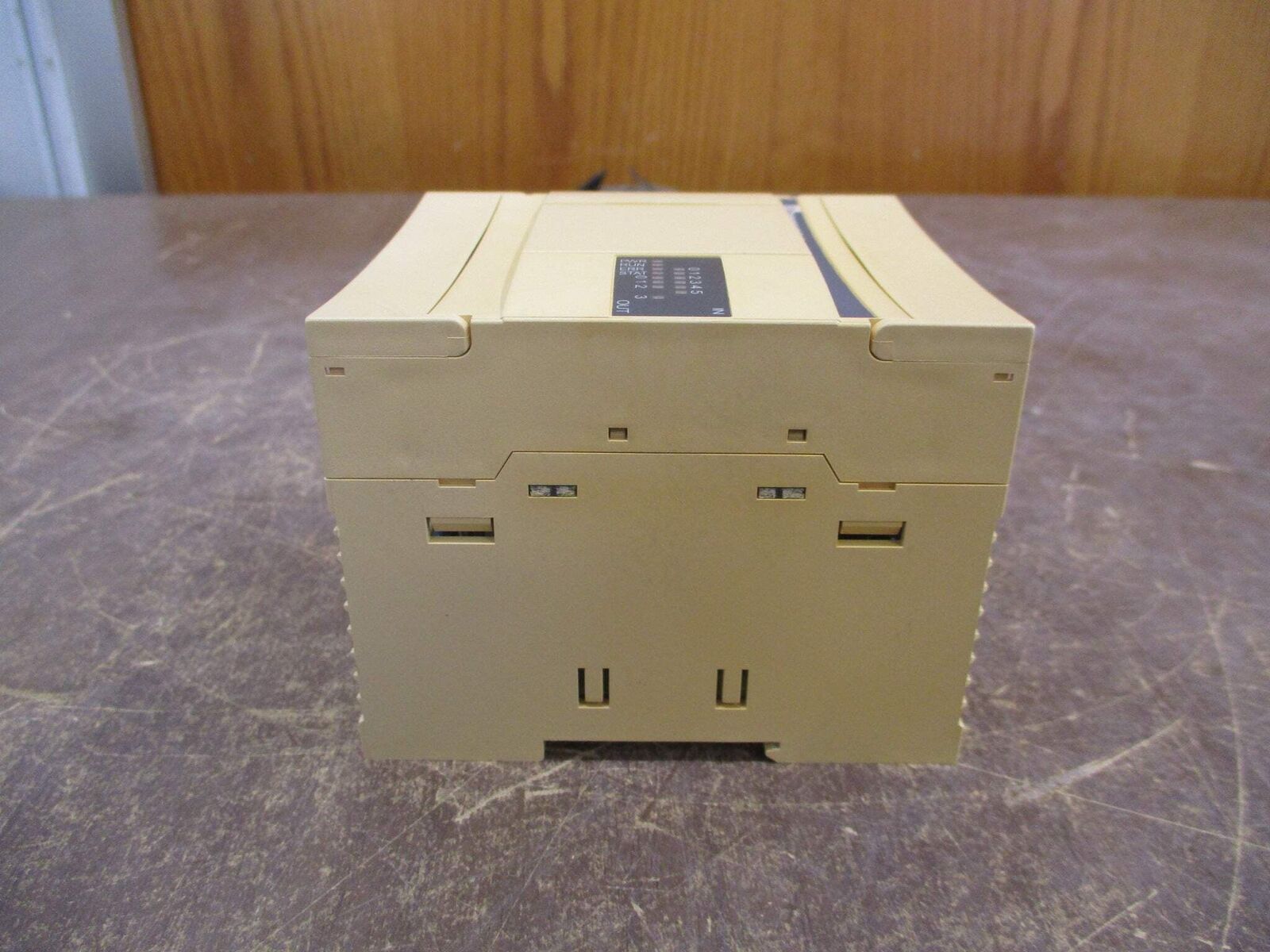 Telemecanique Twido Base Unit TWDLCAA10DRF 6 in DC 4 out Relay Used