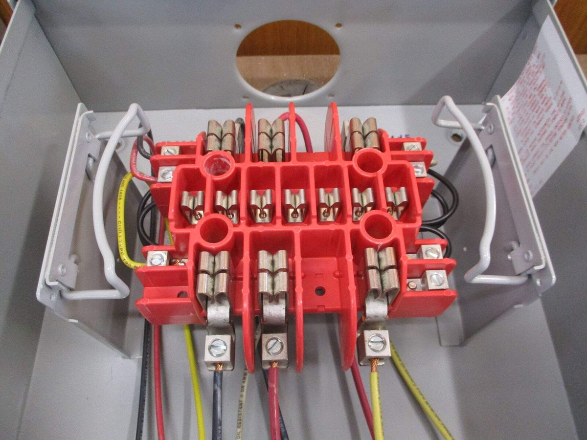 Milbank UCTR Series Meter Socket UC7445 20A 600V 3Ph 4W Used