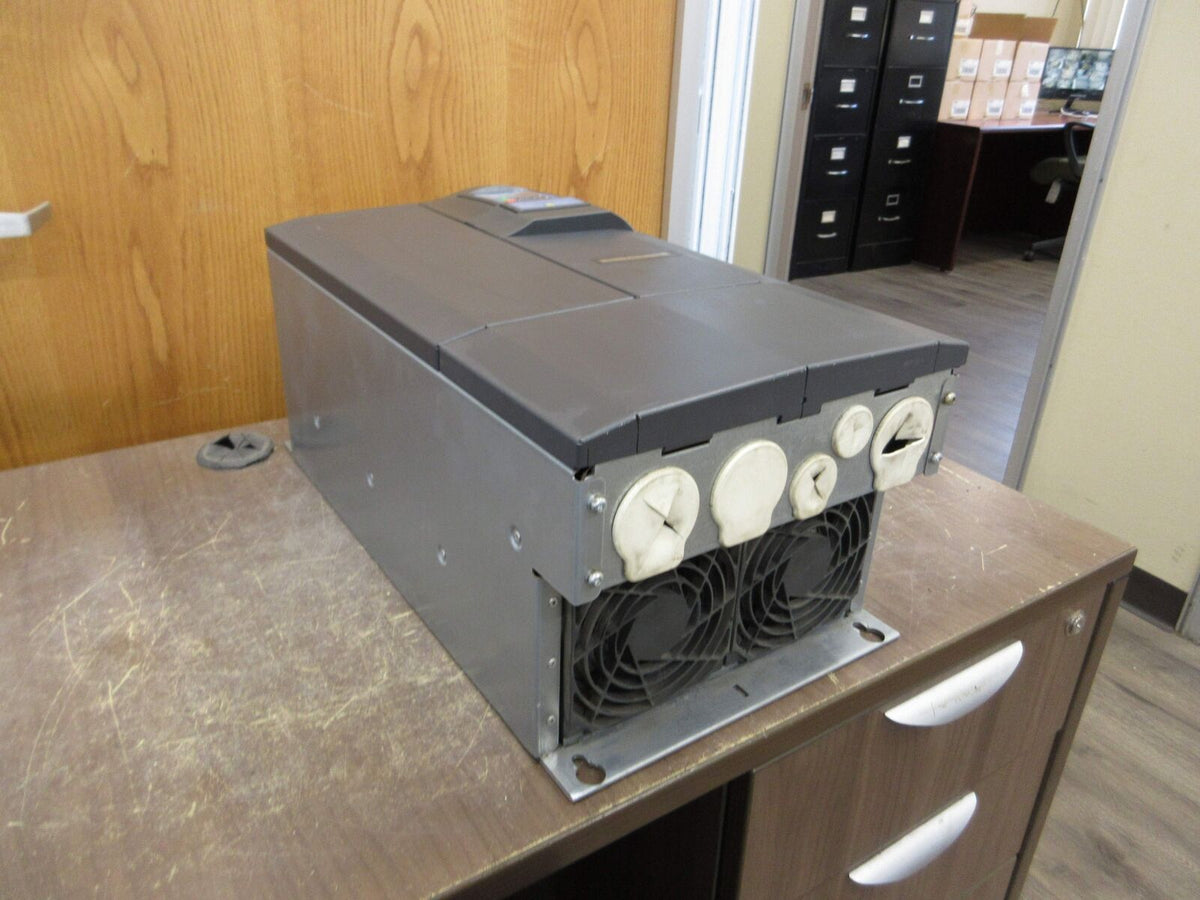Siemens SED2-18 5/22X AC Drive 6SE6436-2UC31-8DA0 25HP 3Ph w/ Keypad Used
