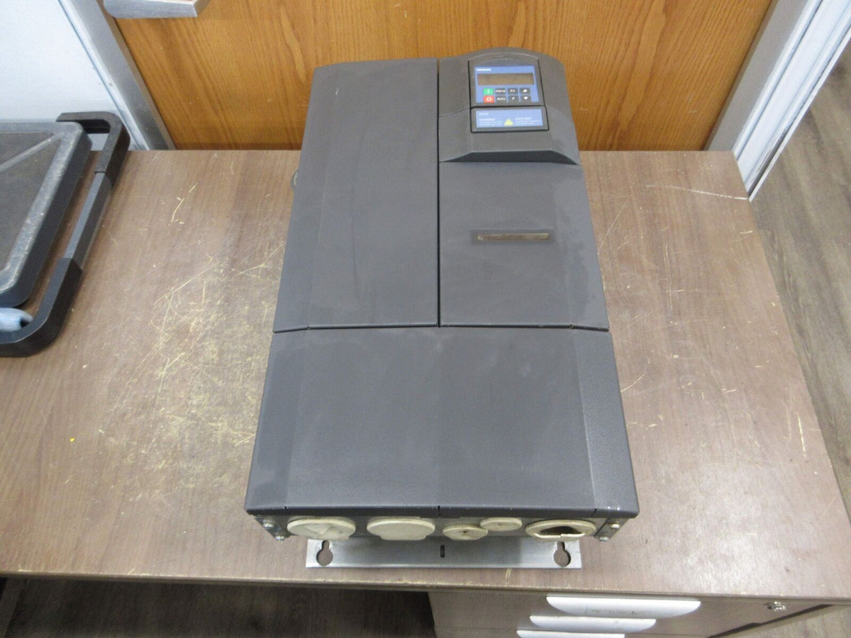 Siemens SED2-18 5/22X AC Drive 6SE6436-2UC31-8DA0 25HP 3Ph w/ Keypad Used