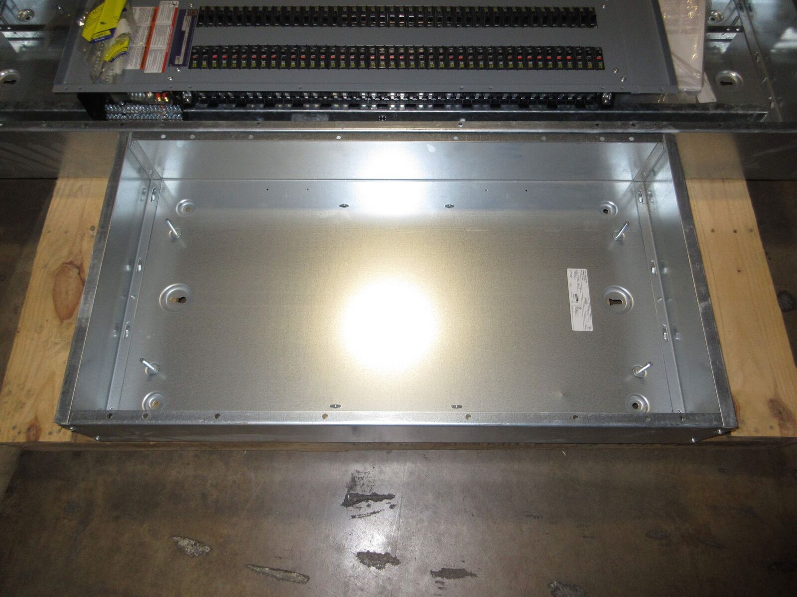 Square D Breaker Panel Box & Cover MH38BE / NC38SHR New Surplus