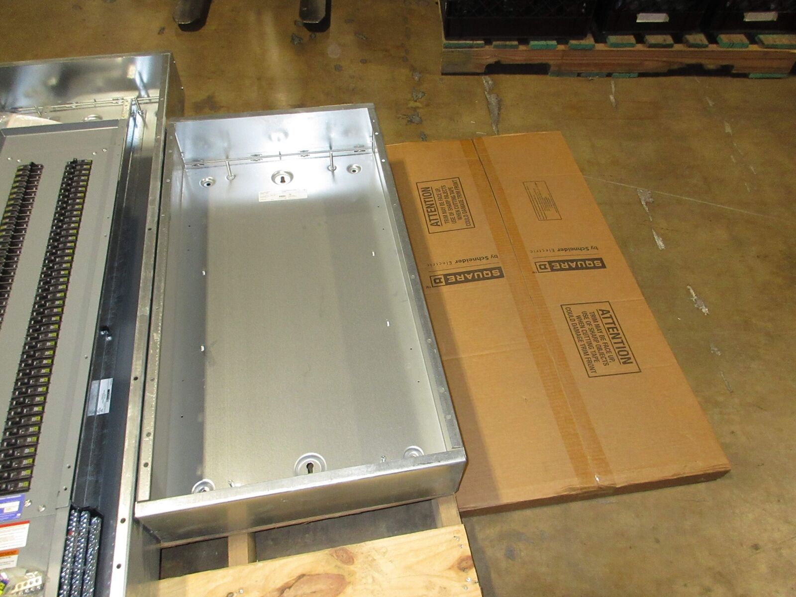 Square D Breaker Panel Box & Cover MH38BE / NC38SHR New Surplus