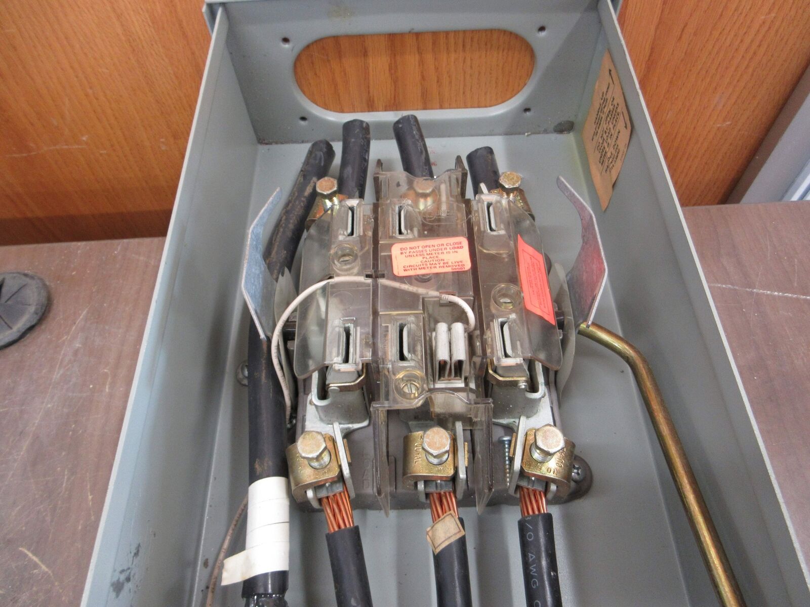 Crouse-Hinds Type RH Meter Main RY123J0 200A 240V 4W 3Ph 200A Breaker Used