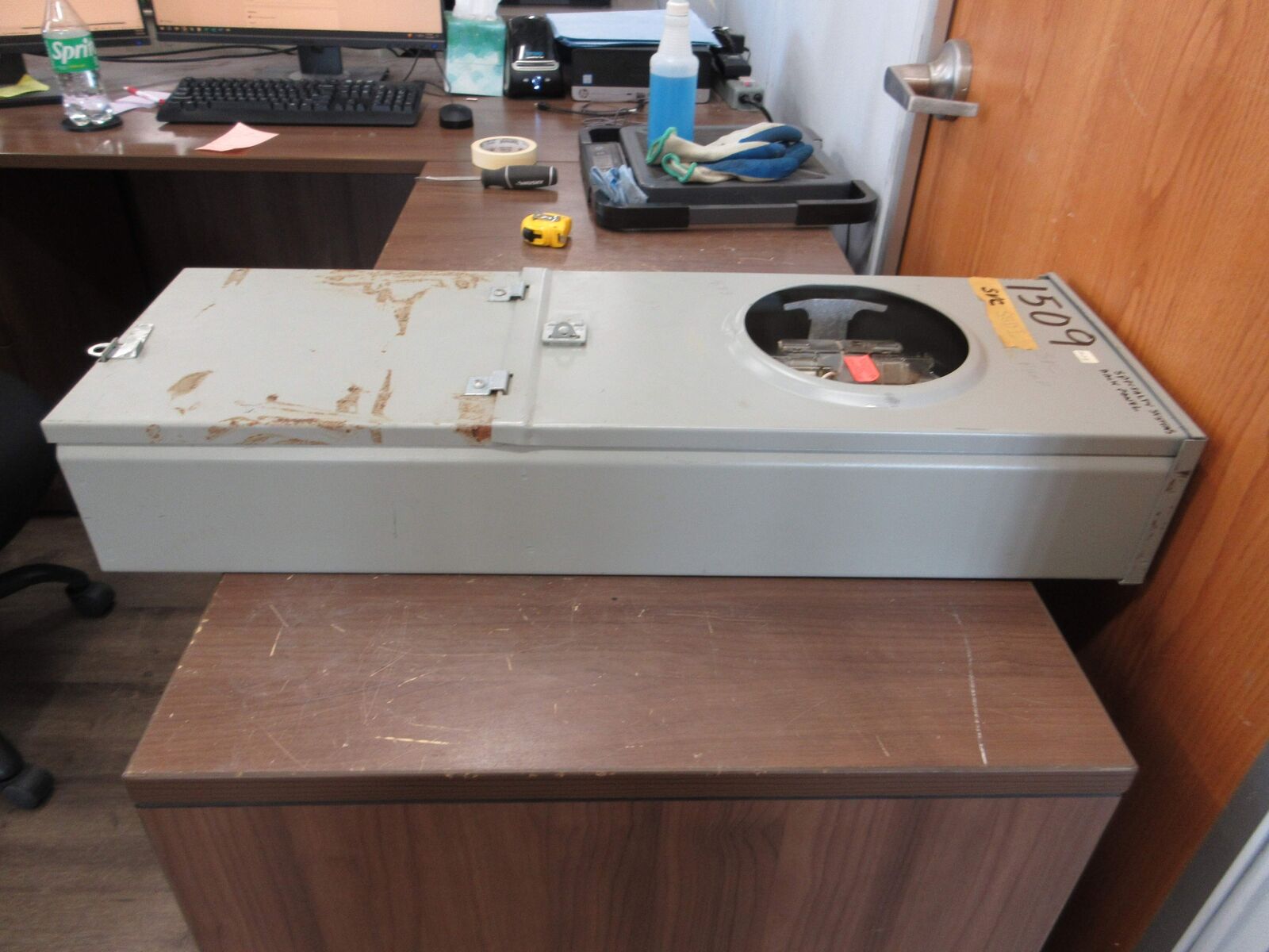 Crouse-Hinds Type RH Meter Main RY123J0 200A 240V 4W 3Ph 200A Breaker Used