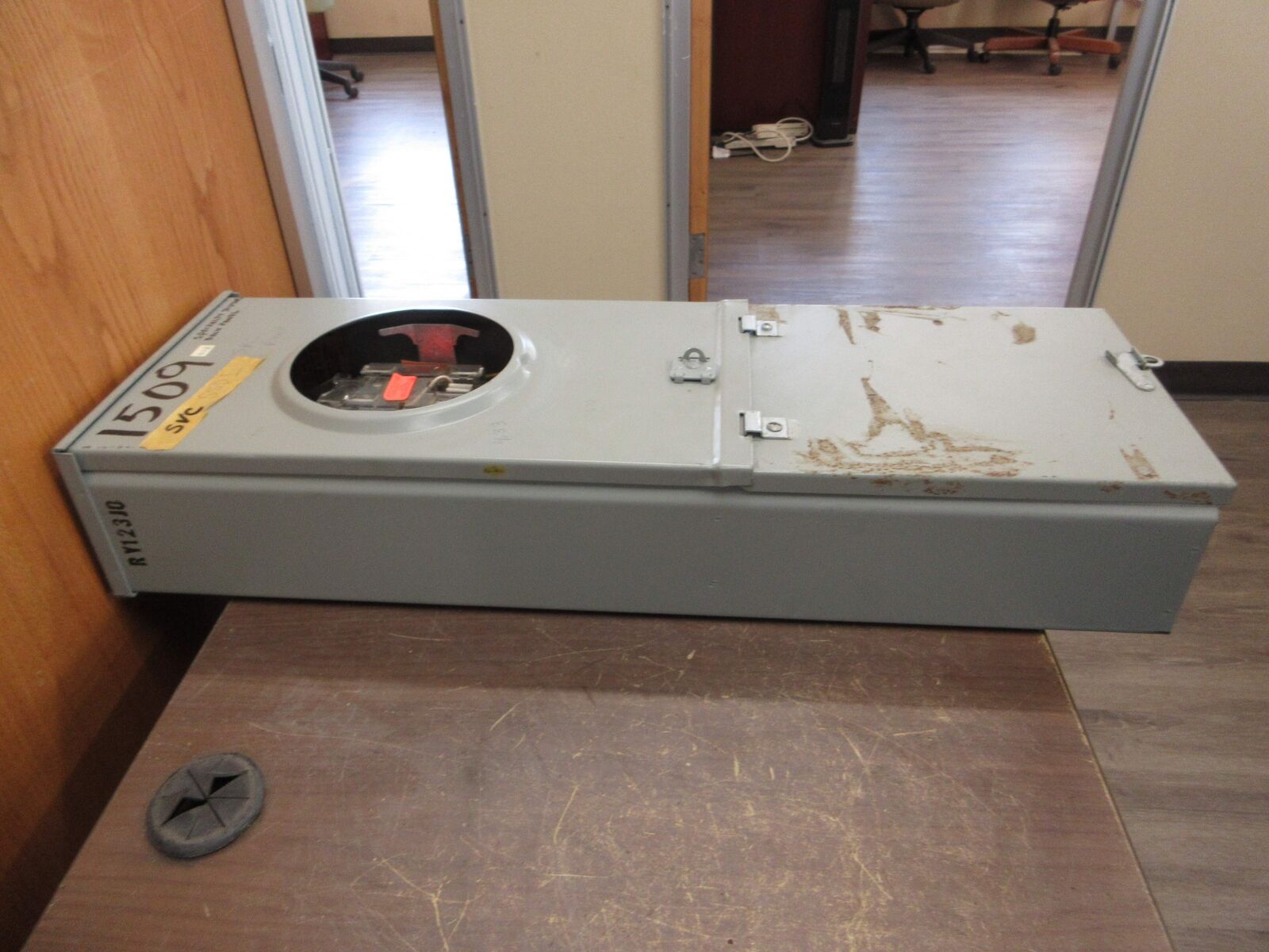 Crouse-Hinds Type RH Meter Main RY123J0 200A 240V 4W 3Ph 200A Breaker Used