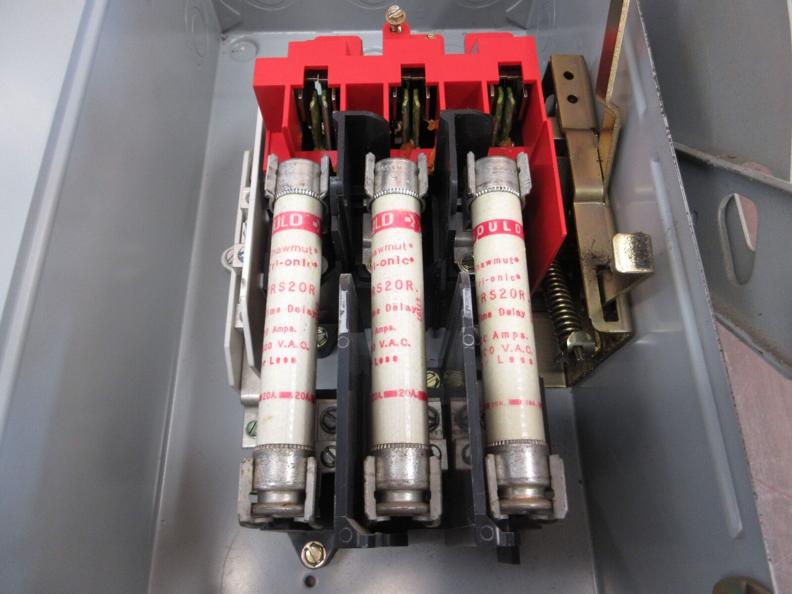 Eaton Fusible Safety Switch / Disconnect DH361NGK 30A 600V 4W Used