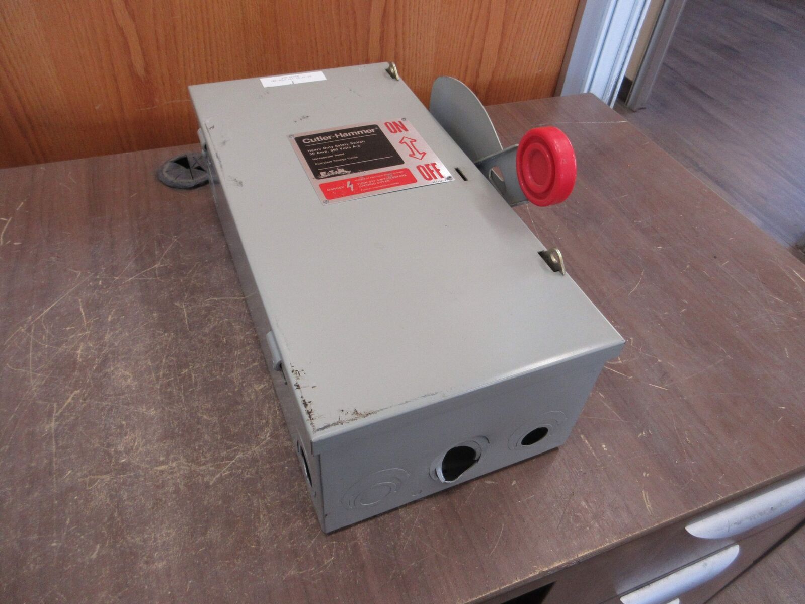 Eaton Fusible Safety Switch / Disconnect DH361NGK 30A 600V 4W Used