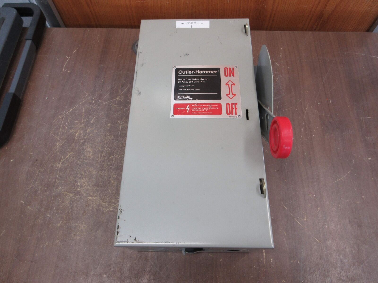 Eaton Fusible Safety Switch / Disconnect DH361NGK 30A 600V 4W Used
