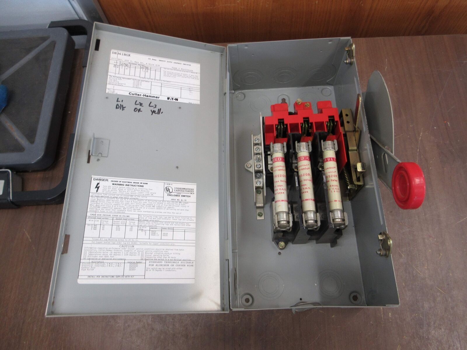 Eaton Fusible Safety Switch / Disconnect DH361NGK 30A 600V 4W Used