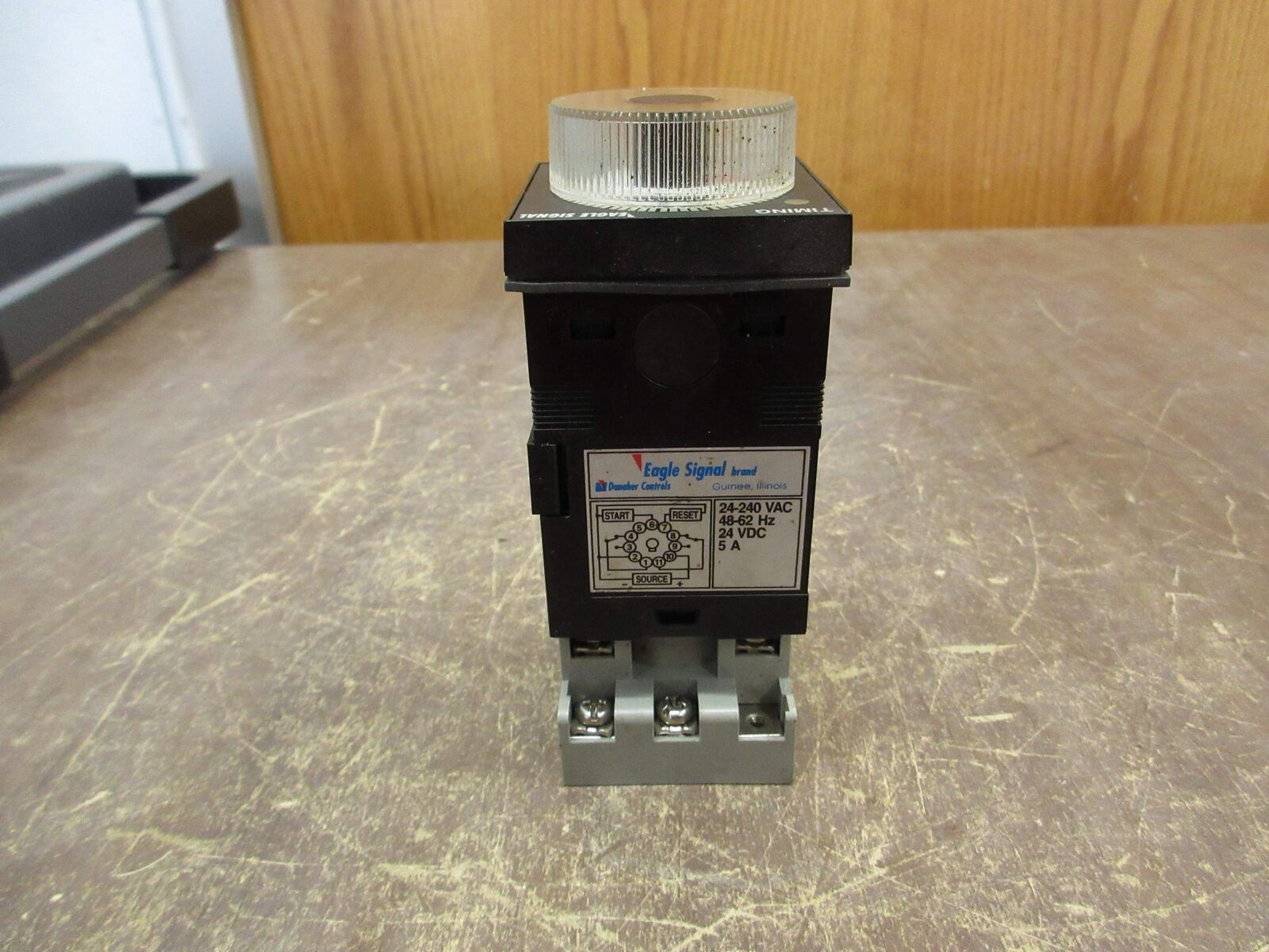 Eagle Signal Analog Timer B846-500 24-240VAC 24VDC w/ Base Used