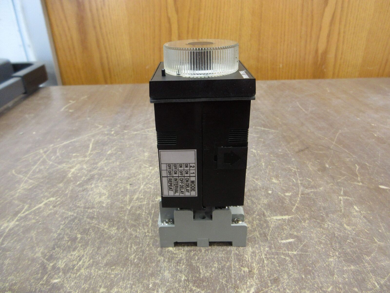 Eagle Signal Analog Timer B846-500 24-240VAC 24VDC w/ Base Used