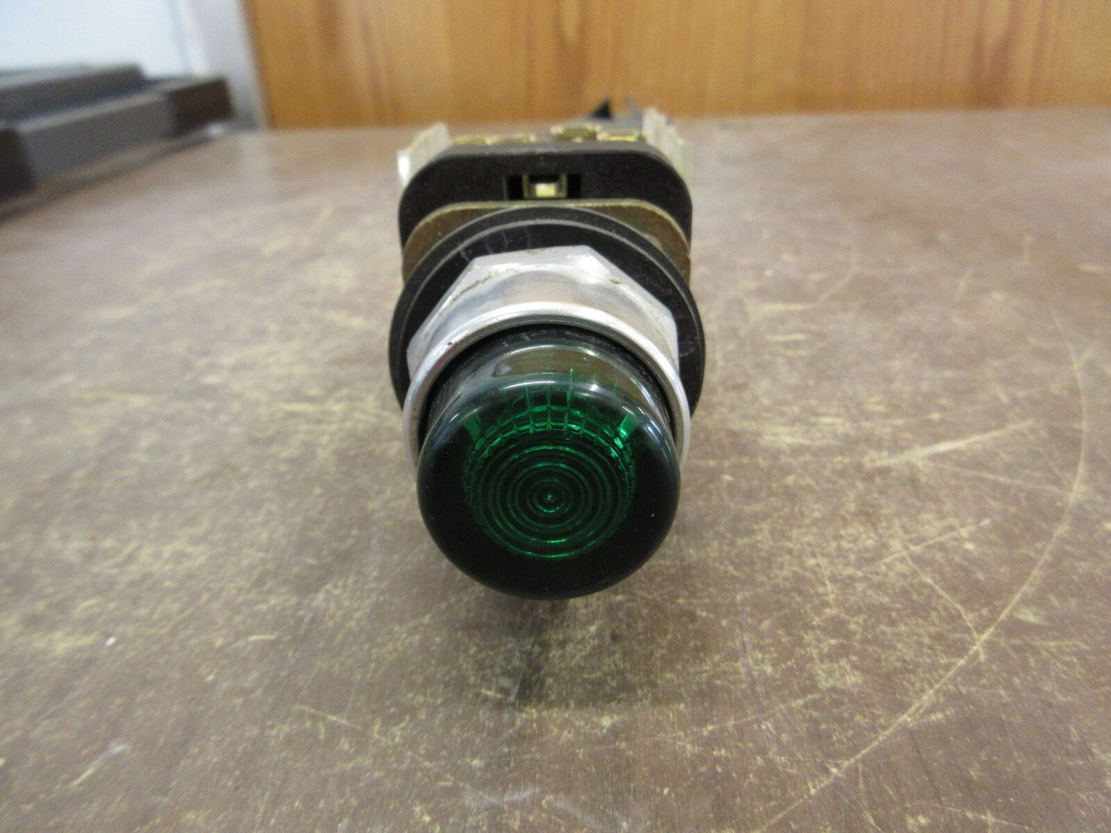 Allen-Bradley Illuminated Push Button 800T-PT16 Ser. T Green 120V 50/60Hz Used