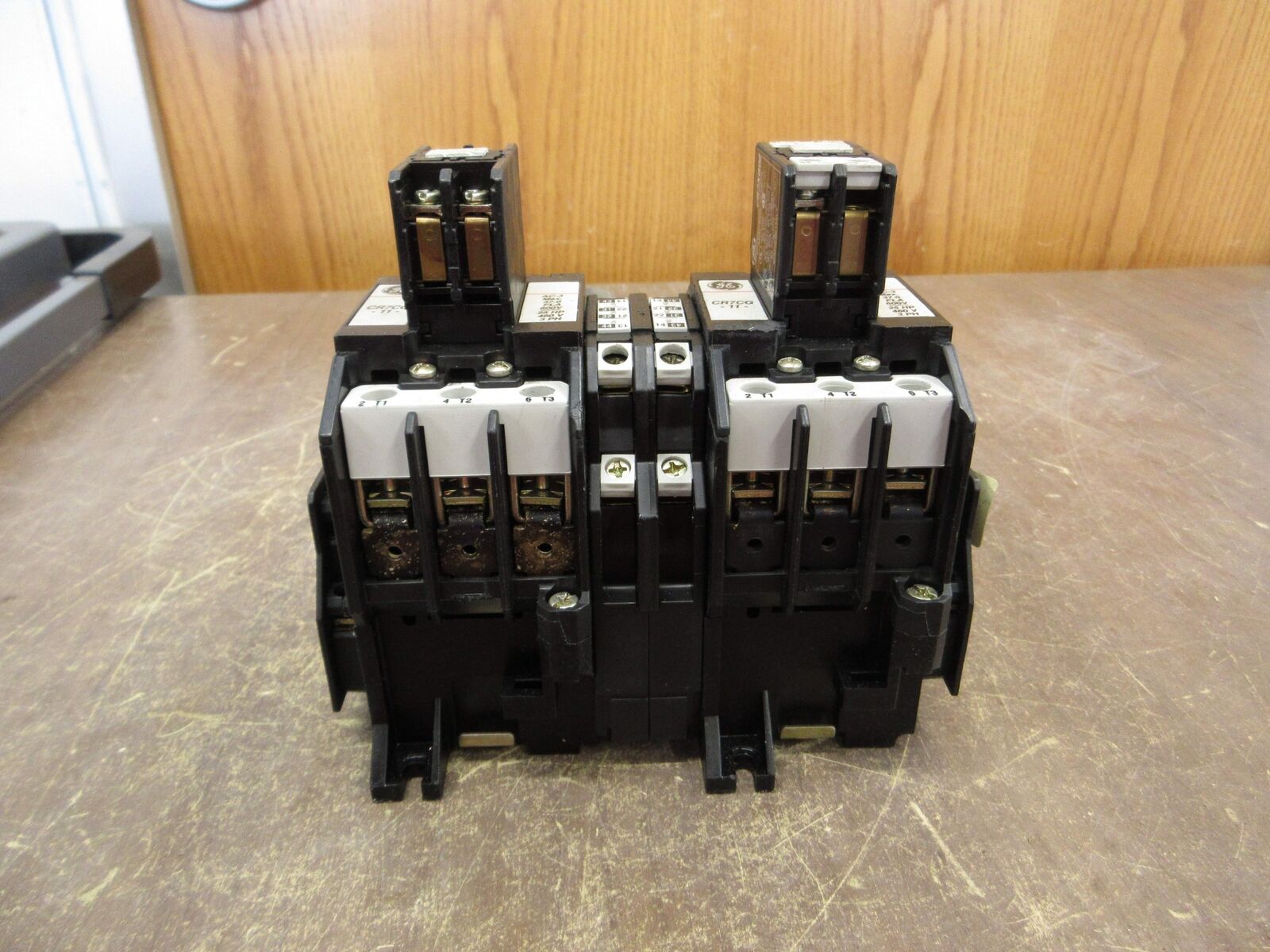 GE Reversing Contactor CR7CG 24V Coil 45A 600V (2) Aux Contact Blocks Used
