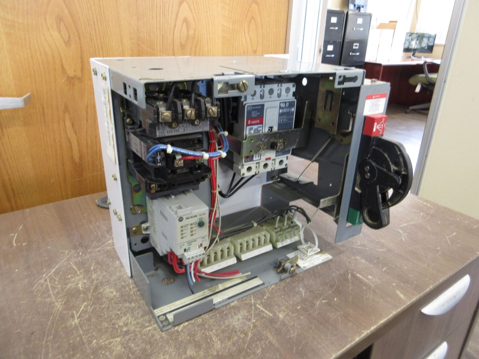 Allen-Bradley Size 1 MCC Bucket YUGWQY923/1AS 480V 3Ph 60Hz 120V Coil w/ Door