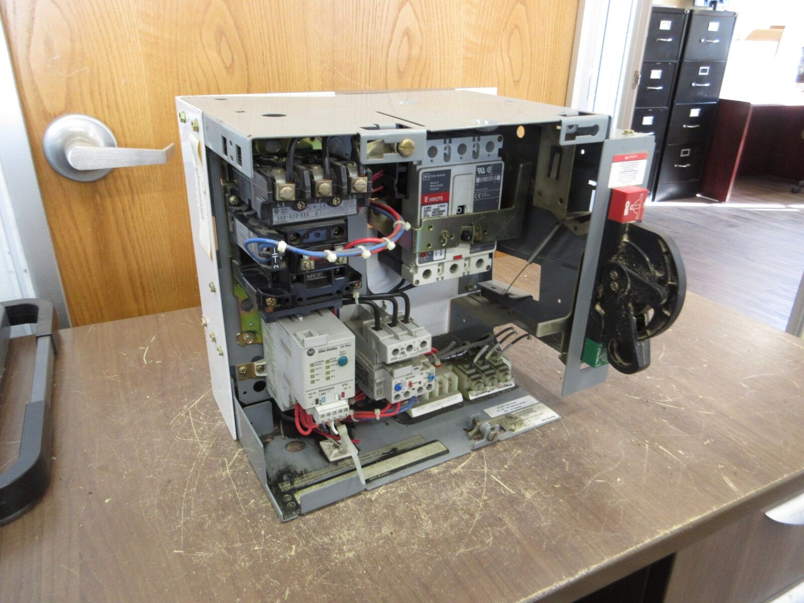 Allen-Bradley Size 1 MCC Bucket YUGWQY923/1AR 480V 3Ph 60Hz 120V Coil w/ Door