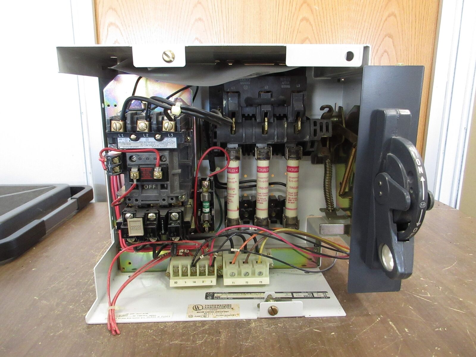 Allen-Bradley Size 1 MCC Bucket 2112B-BDB-3-4R-6-24SP 480V 3Ph 60Hz 120V Coil