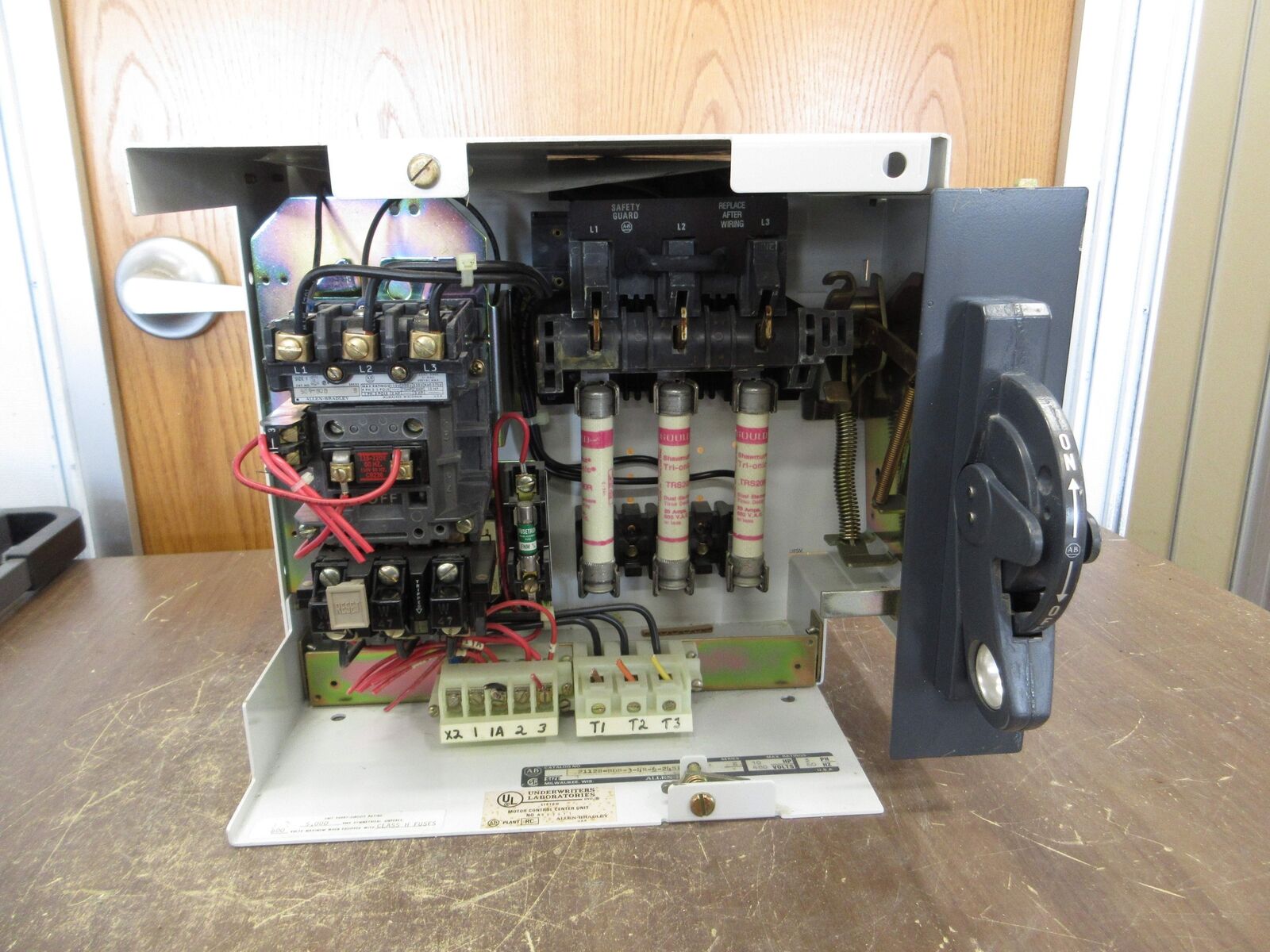Allen-Bradley Size 1 MCC Bucket 2112B-BDB-3-4R-6-24SP 480V 3Ph 60Hz 120V Coil