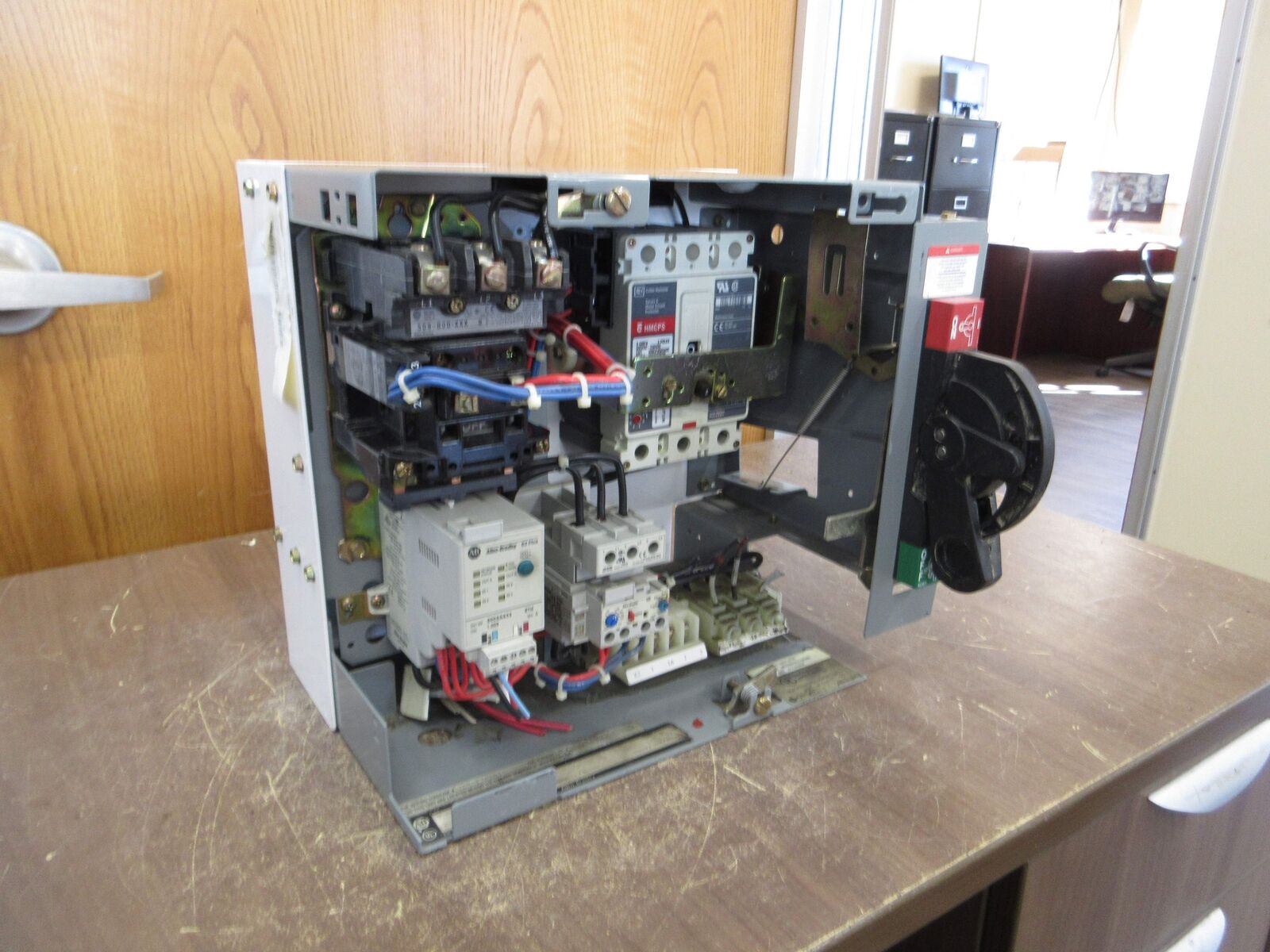 Allen-Bradley Size 1 MCC Bucket YUGWQY923/1AR 480V 3Ph 60Hz 120V Coil w/ Door