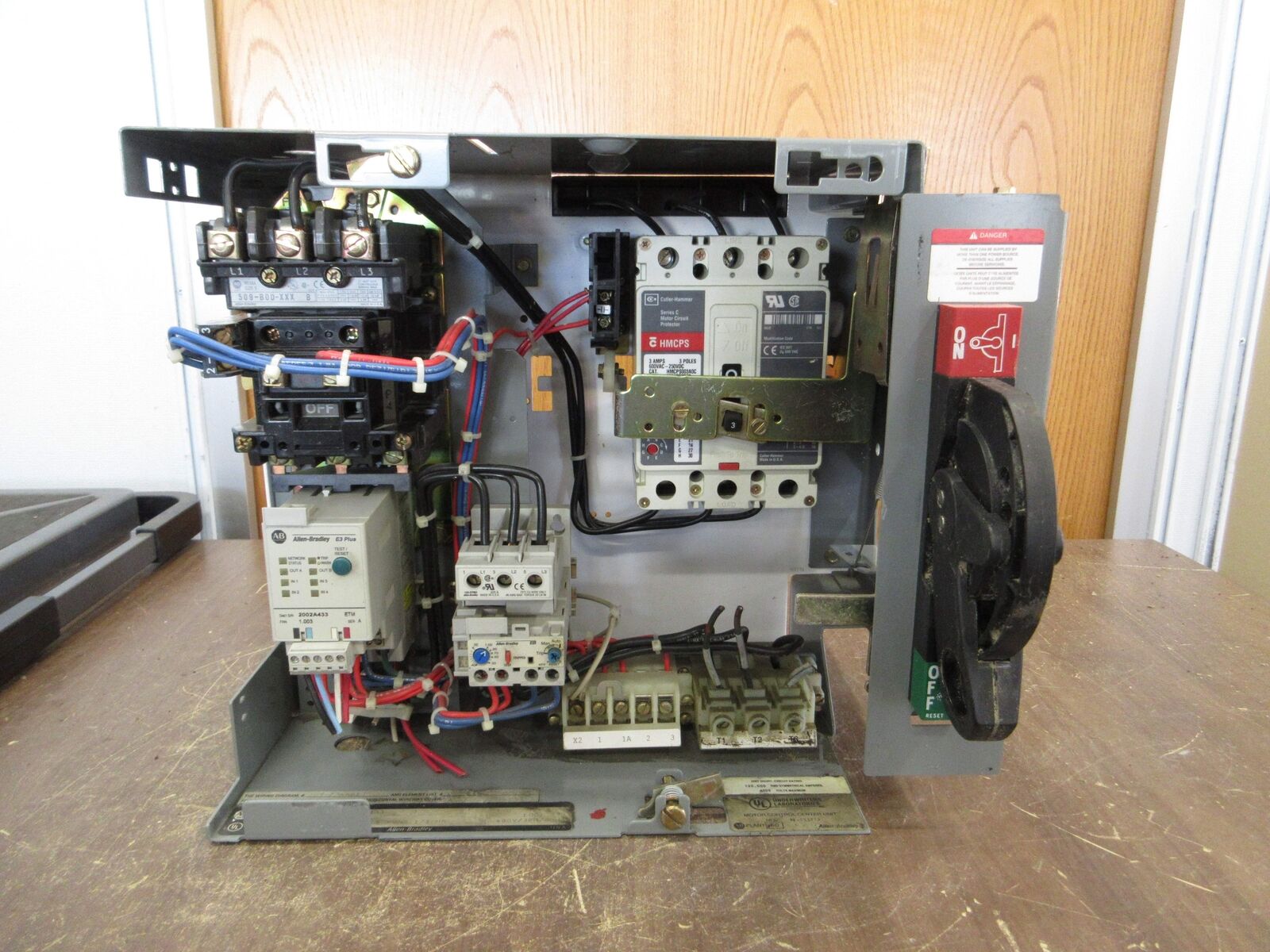 Allen-Bradley Size 1 MCC Bucket YUGWQY923/1AR 480V 3Ph 60Hz 120V Coil w/ Door