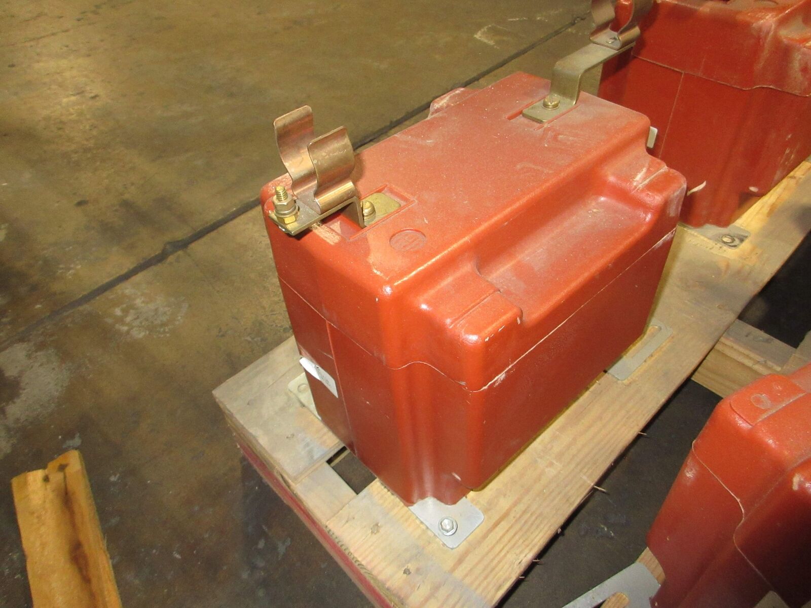 Instrument Transformers Voltage Transformer PTG5-1-110-SD01113F Pri: 7620V