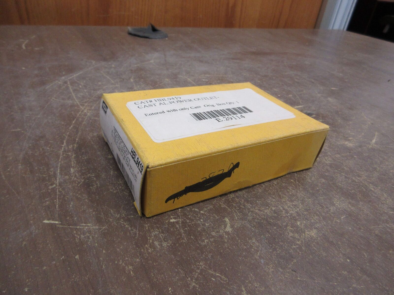 Hubbell Outlet Cover Plate HBL9419 Cast Aluminum New Surplus