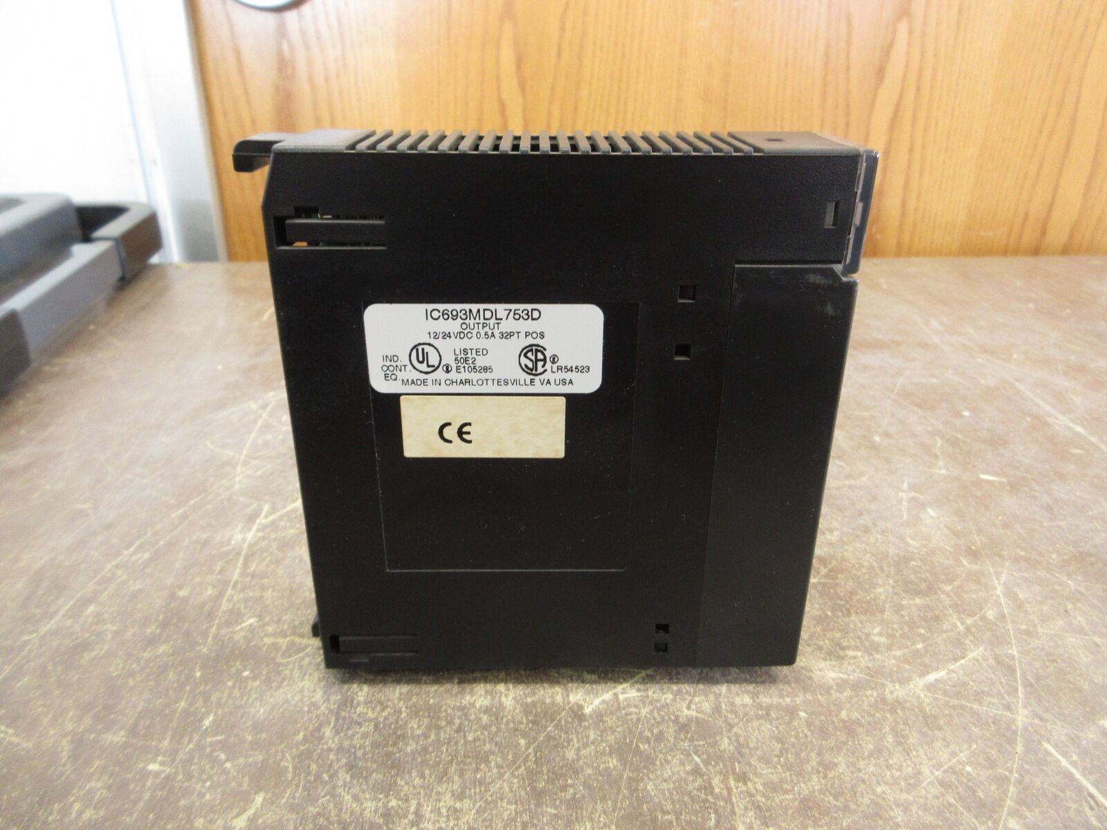 GE Fanuc Output Module IC693MDL753D 12/24VDC 0.5A 32PT Used