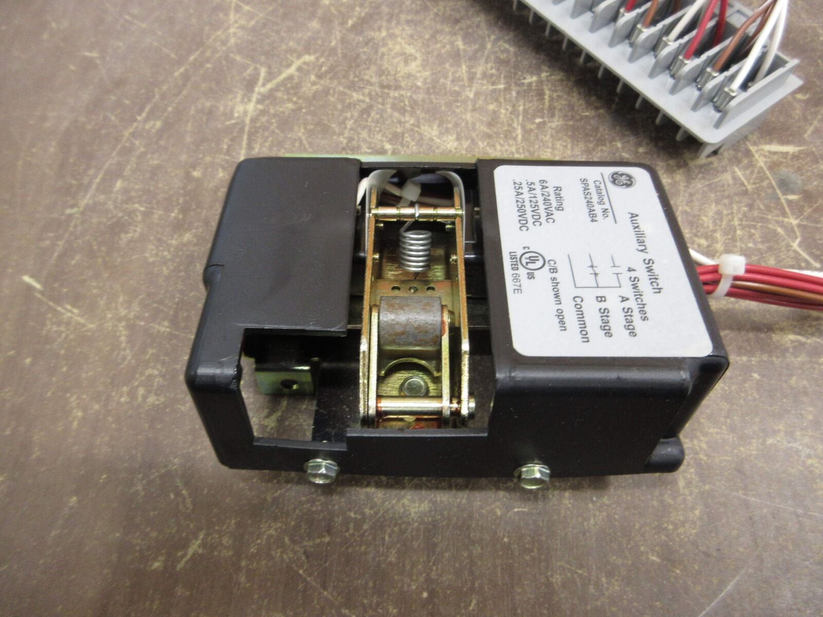 GE Auxiliary Switch SPAS240AB4 6A/240VAC 0.5A/125VDC 0.25A/250VDC Used