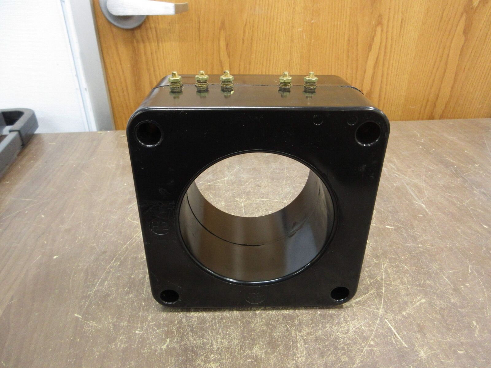 ABB SCG-5 Current Transformer 7525A30G23 Ratio 2000:5A 600V 50-400Hz 10kV BIL