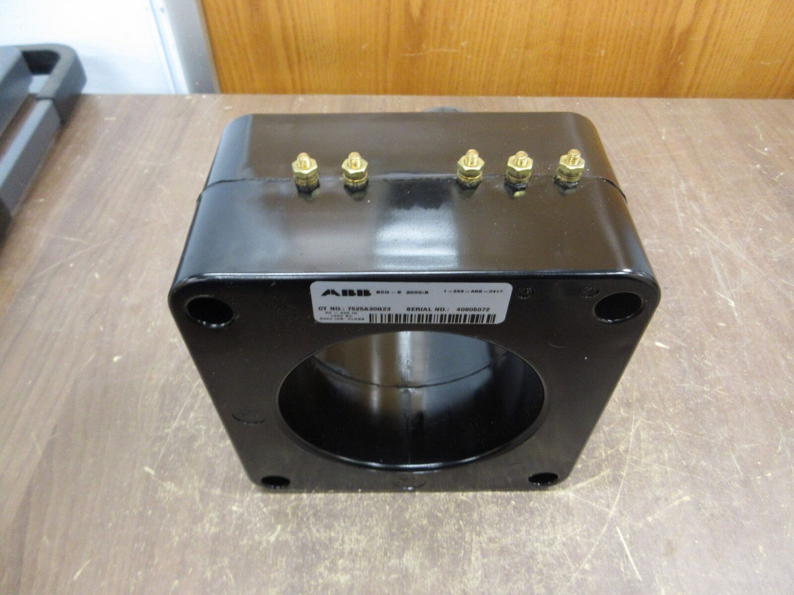 ABB SCG-5 Current Transformer 7525A30G23 Ratio 2000:5A 600V 50-400Hz 10kV BIL